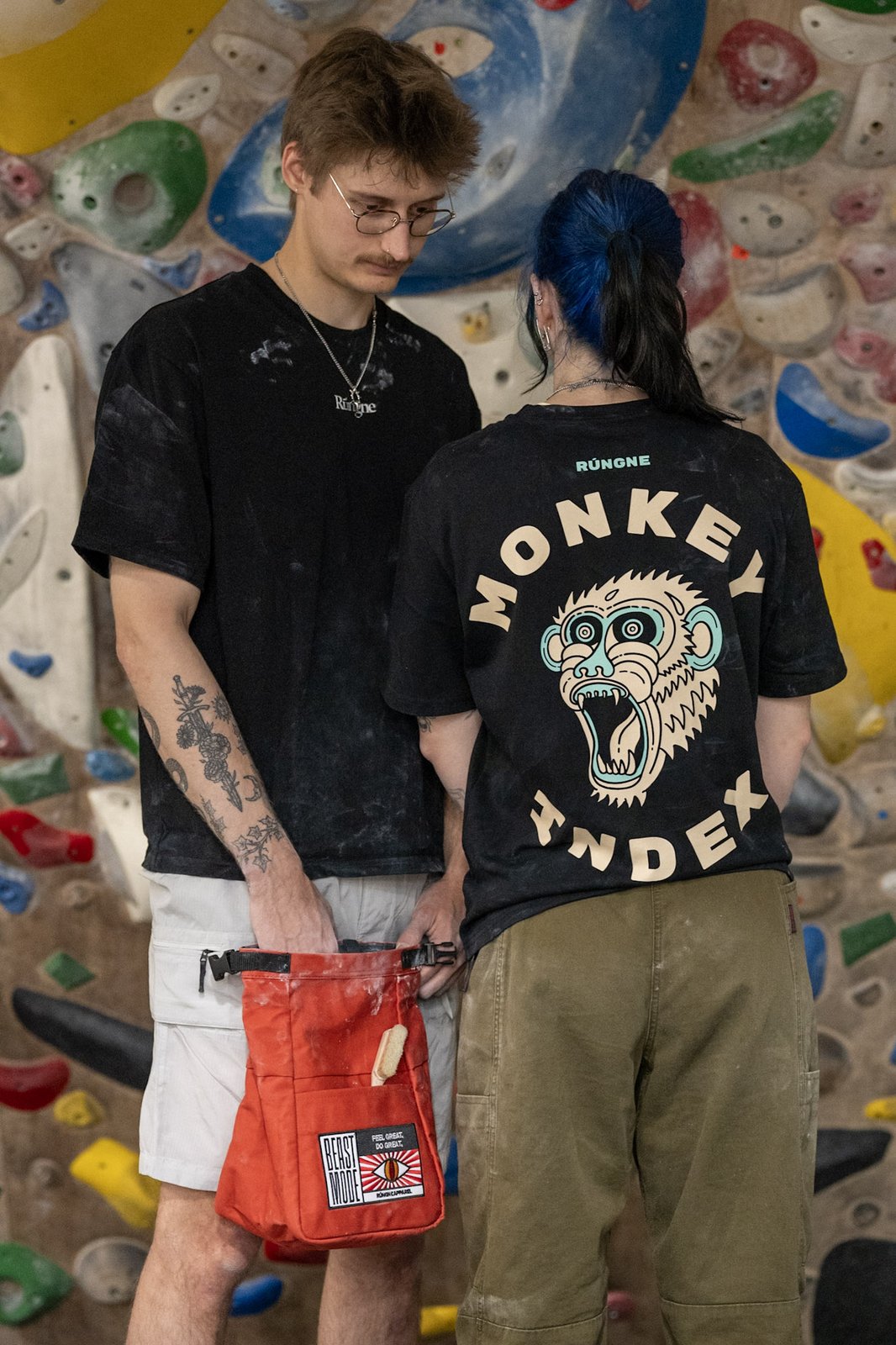 rungne_lifestyle_flow-shorts--monkey-index-tee-regular-fit--beast-mode-chalk-bucket_018