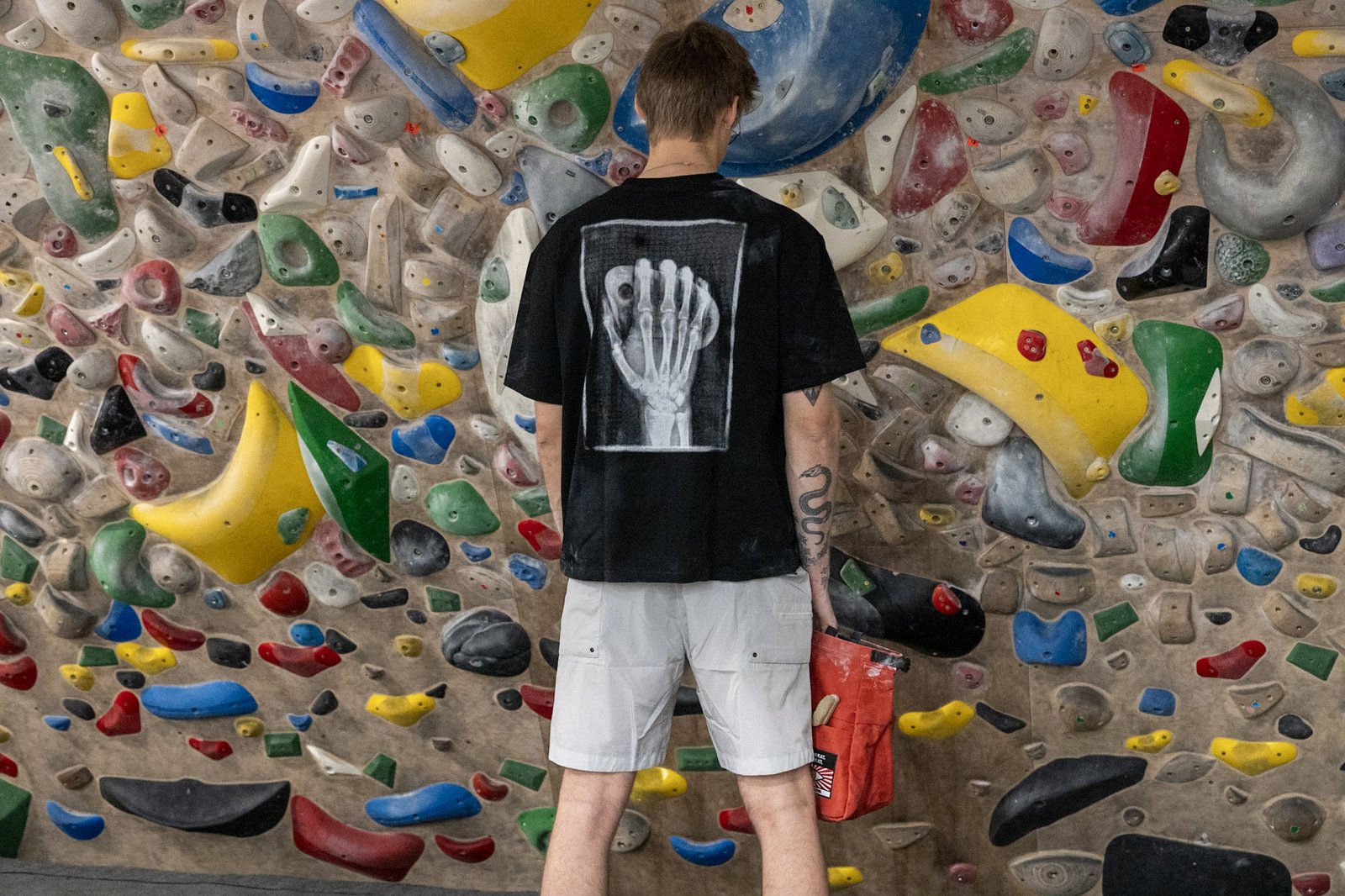 rungne_lifestyle_flow-shorts--beast-mode-chalk-bucket--x-ray-tee_005