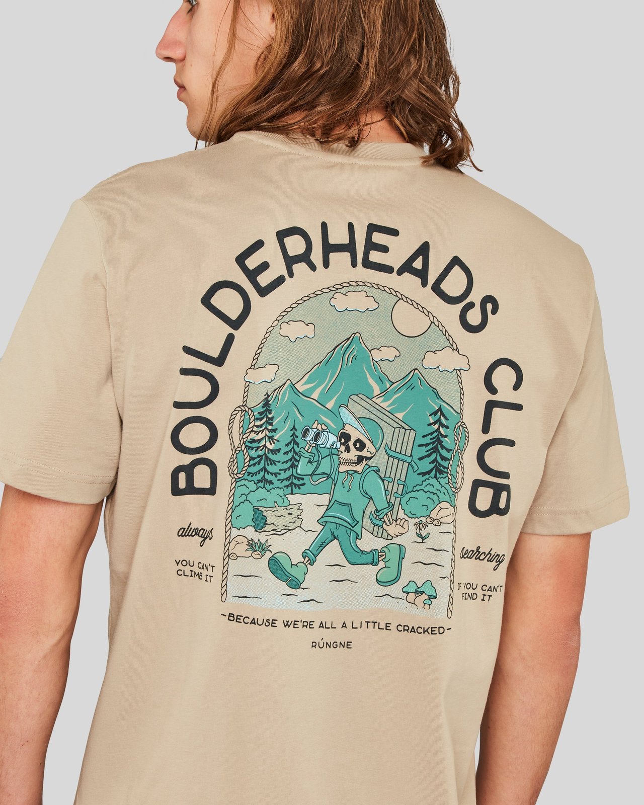rungne_modelshot_boulderheads-tee-regular-fit_pos01_sand