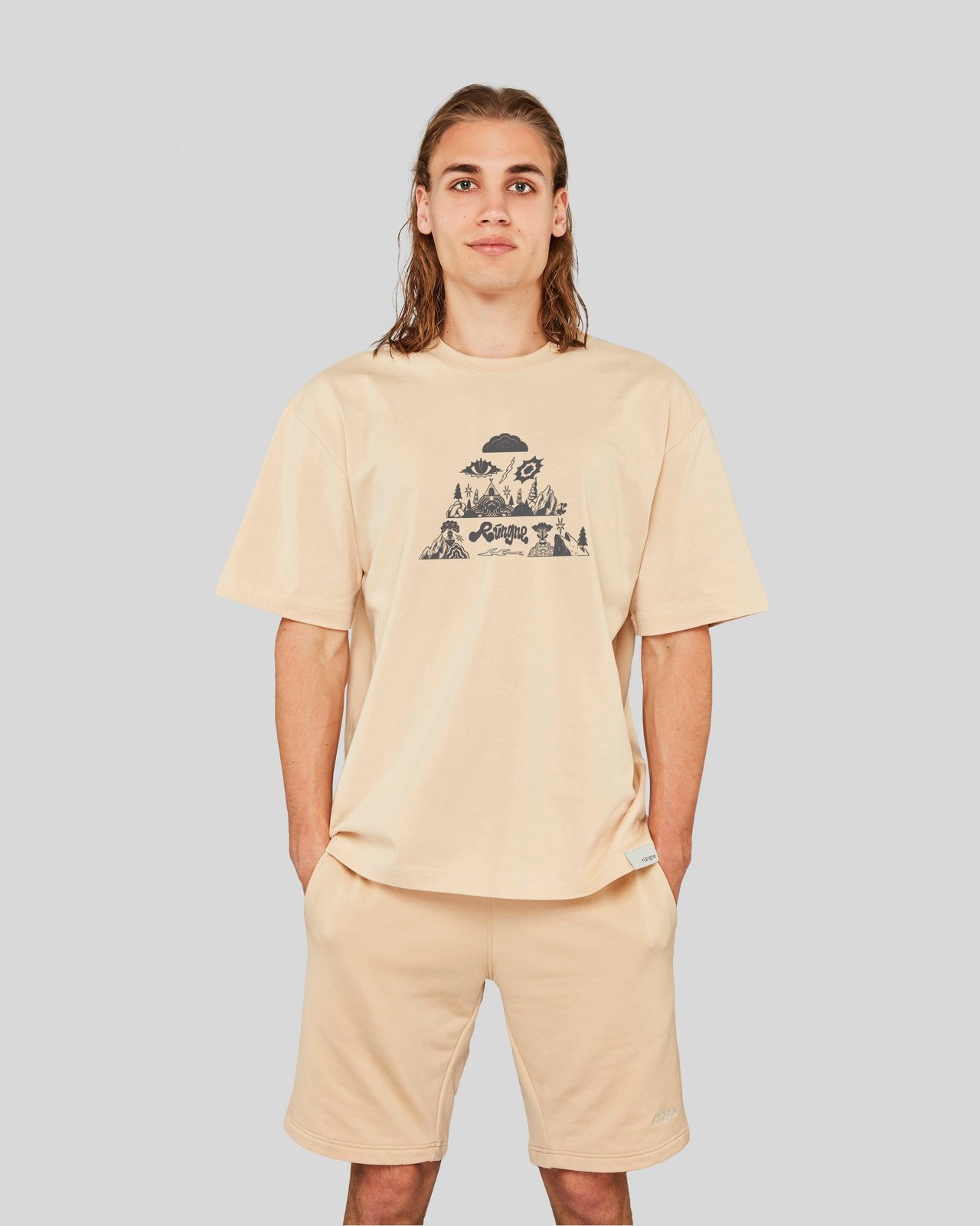 rungne_modelshot_top-out-tee_pos03