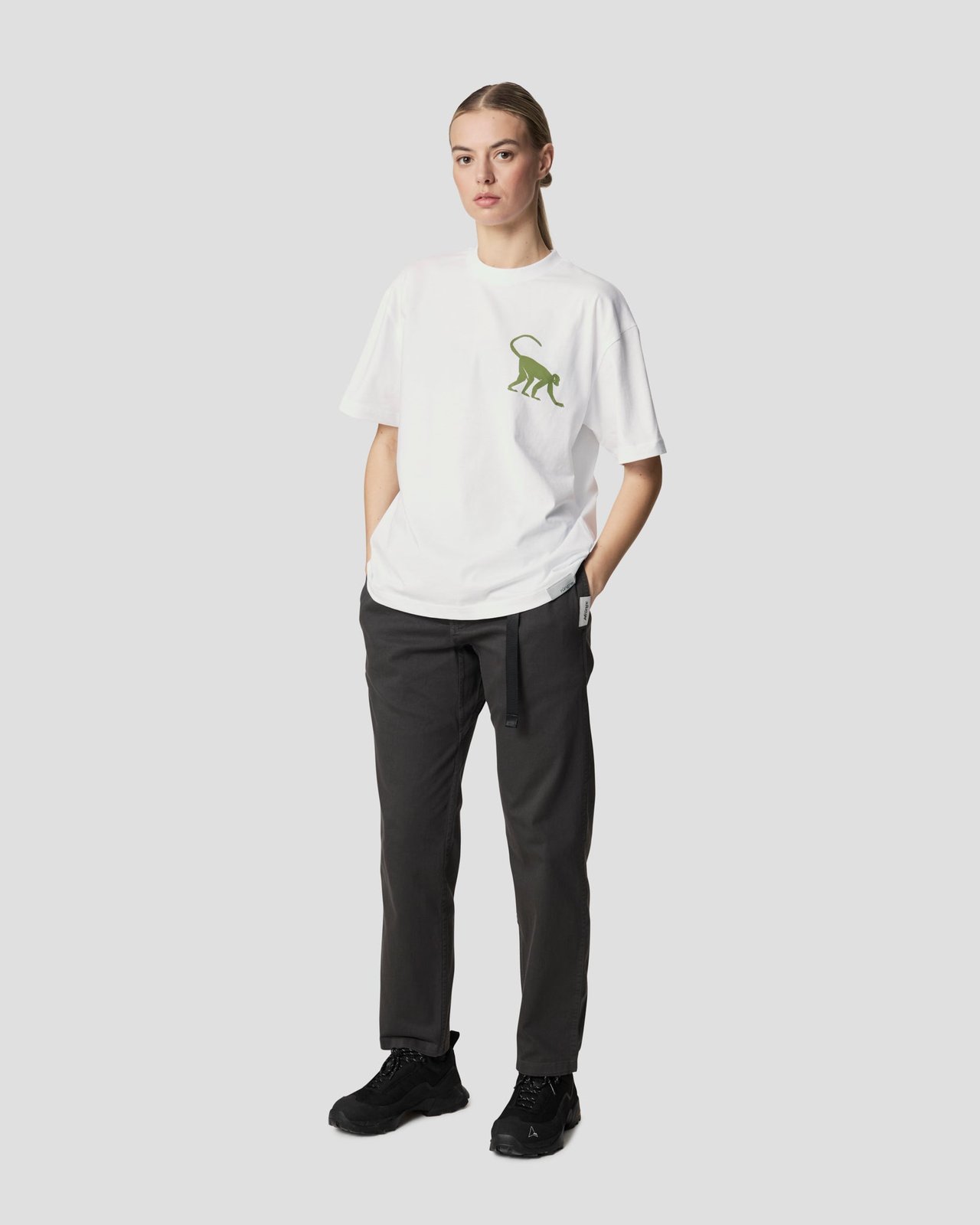 rungne_modelshot_primate-paradigm-tee_pos04