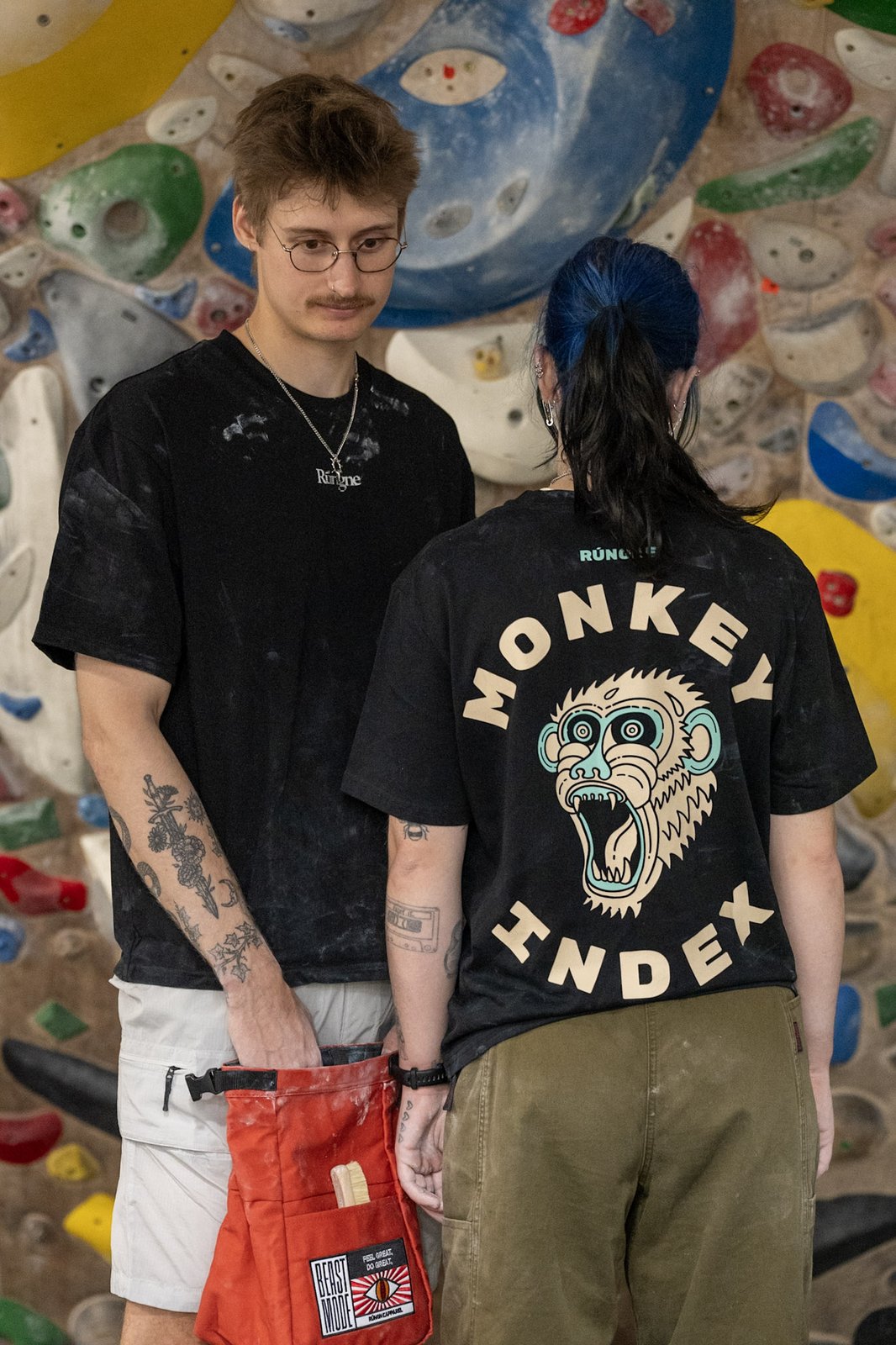 rungne_lifestyle_flow-shorts--monkey-index-tee-regular-fit--beast-mode-chalk-bucket_012