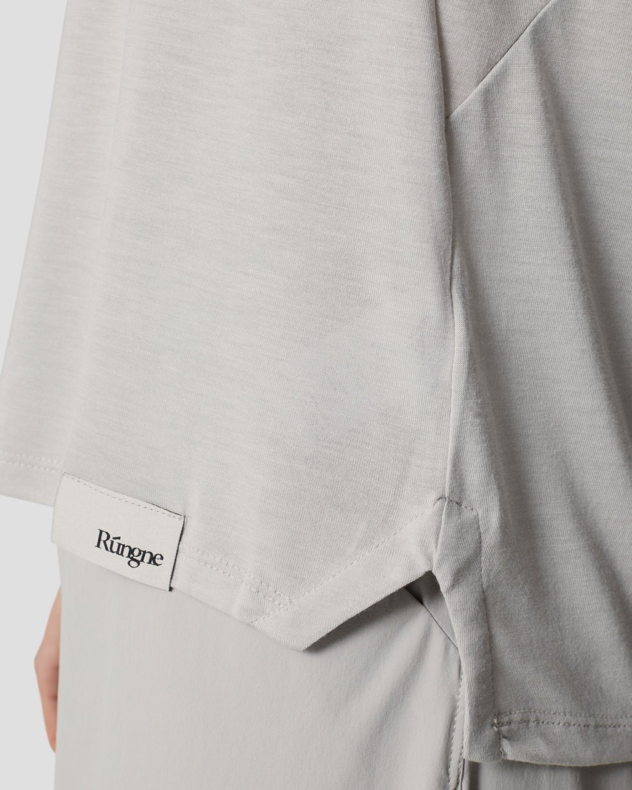 rungne_modelshot_womens-sloper-tee_pos15_oyster-mushroom