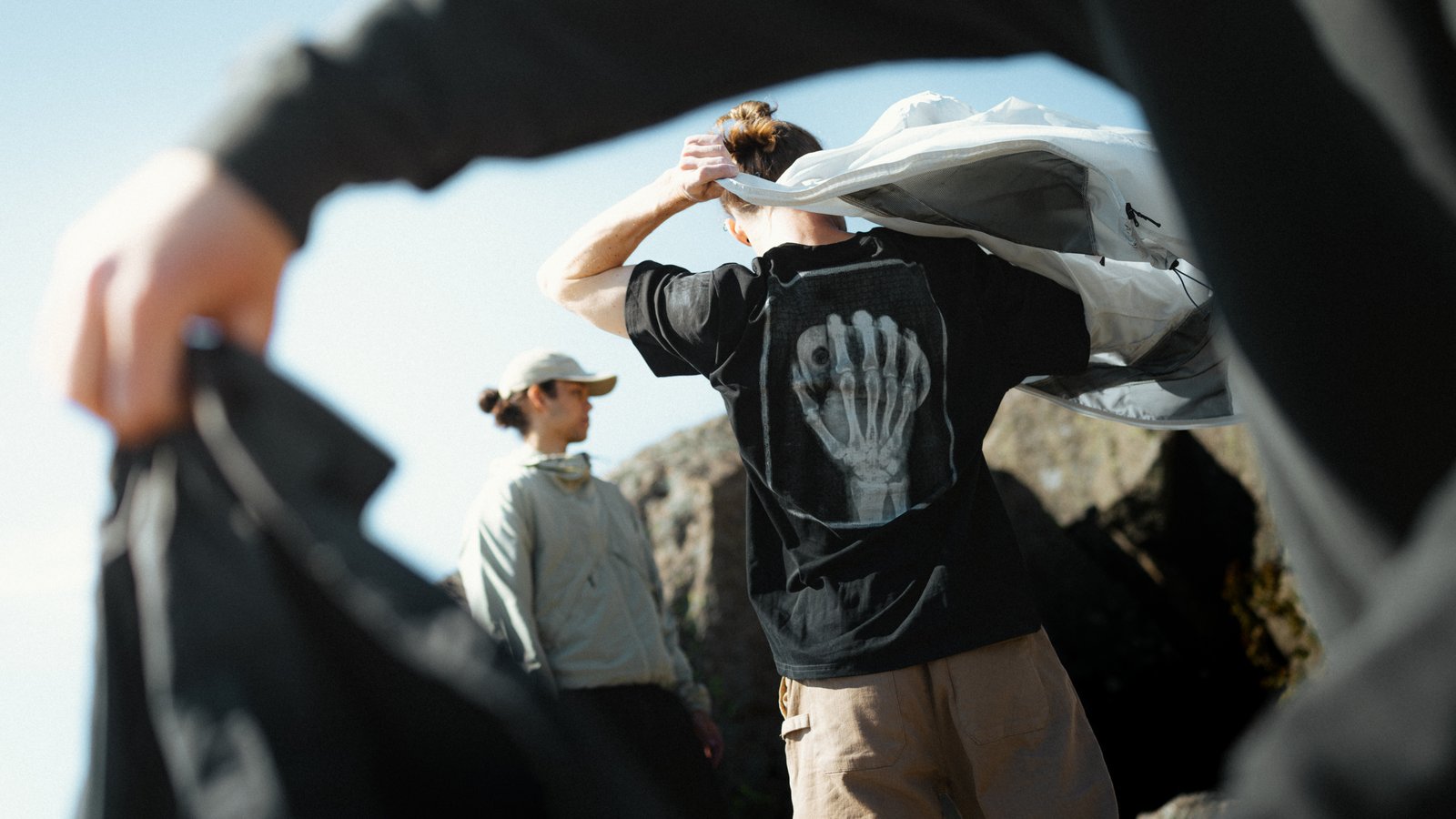 rungne_lifestyle_flow-jacket--x-ray-tee_001