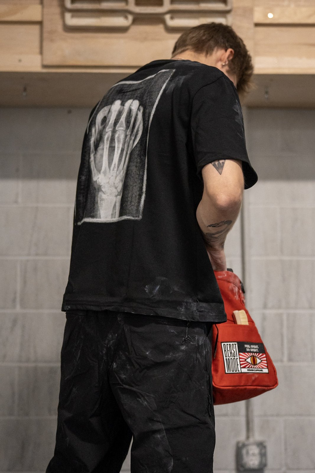 rungne_lifestyle_harness-wideleg-pants--beast-mode-chalk-bucket--x-ray-tee_021
