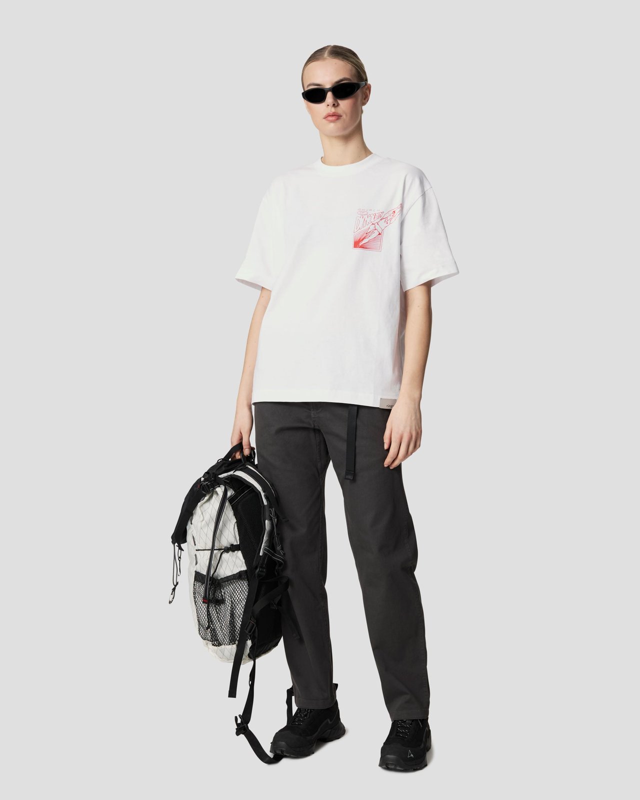 rungne_modelshot_dynology-tee_pos04_white