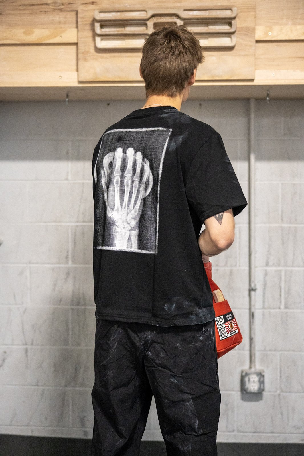 rungne_lifestyle_harness-wideleg-pants--beast-mode-chalk-bucket--x-ray-tee_018