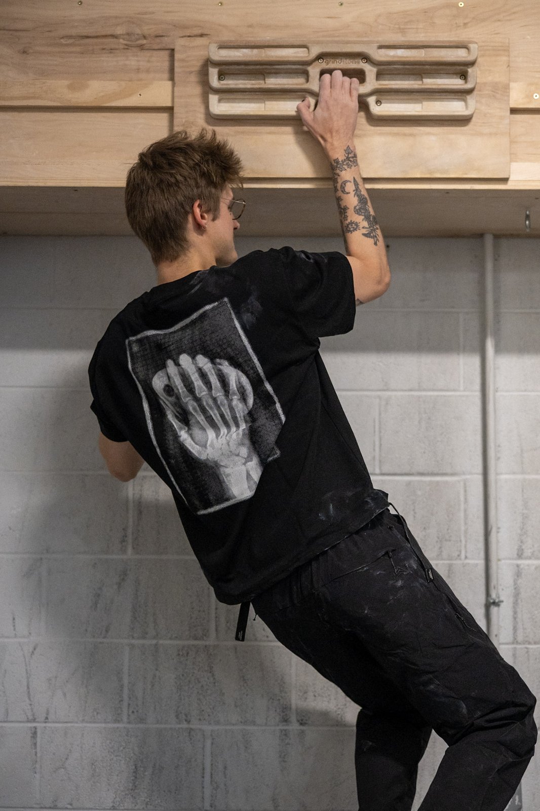 rungne_lifestyle_harness-wideleg-pants--beast-mode-chalk-bucket--x-ray-tee_013