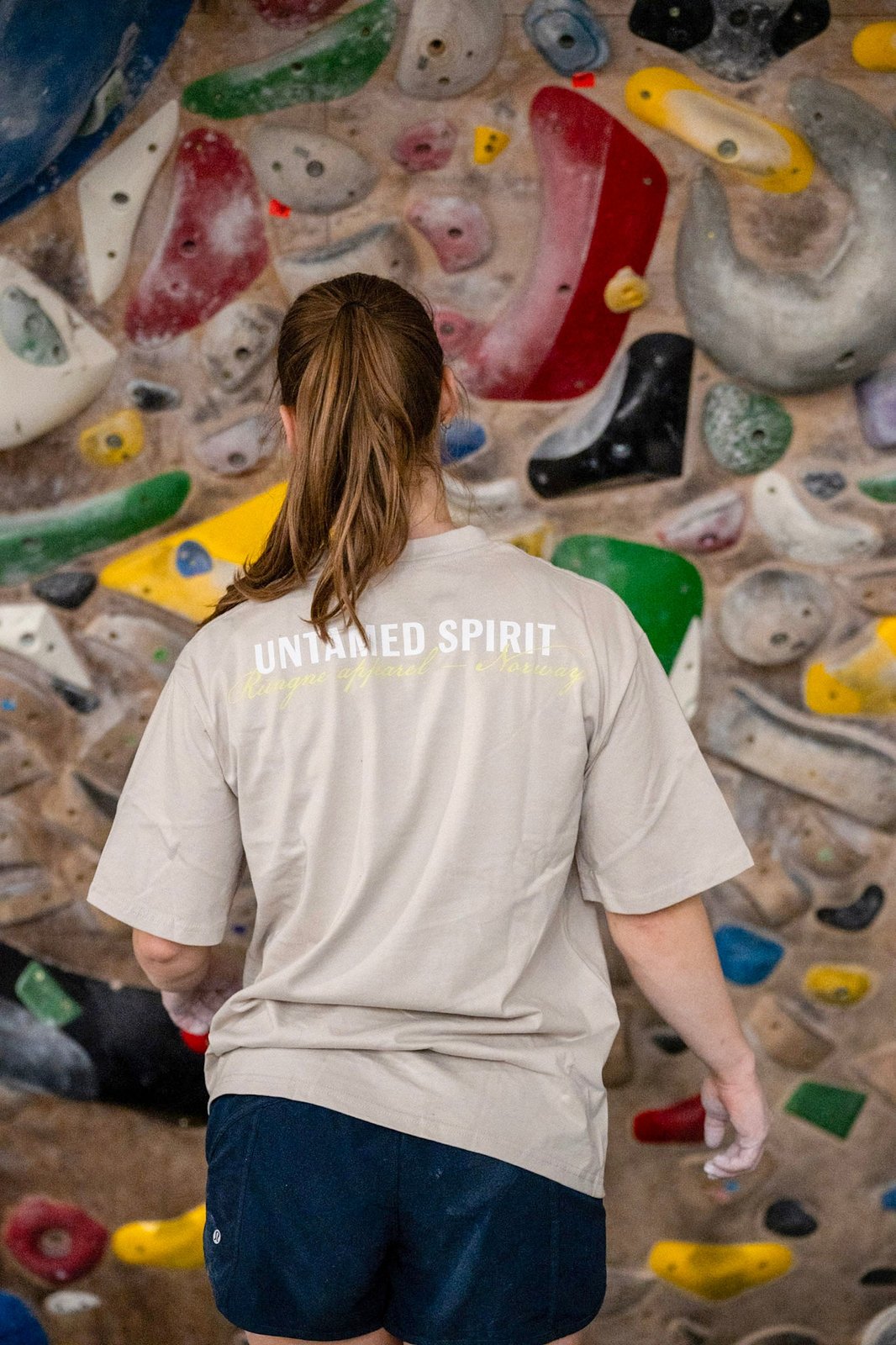rungne_modelshot_slab-tee-untamed_pos02