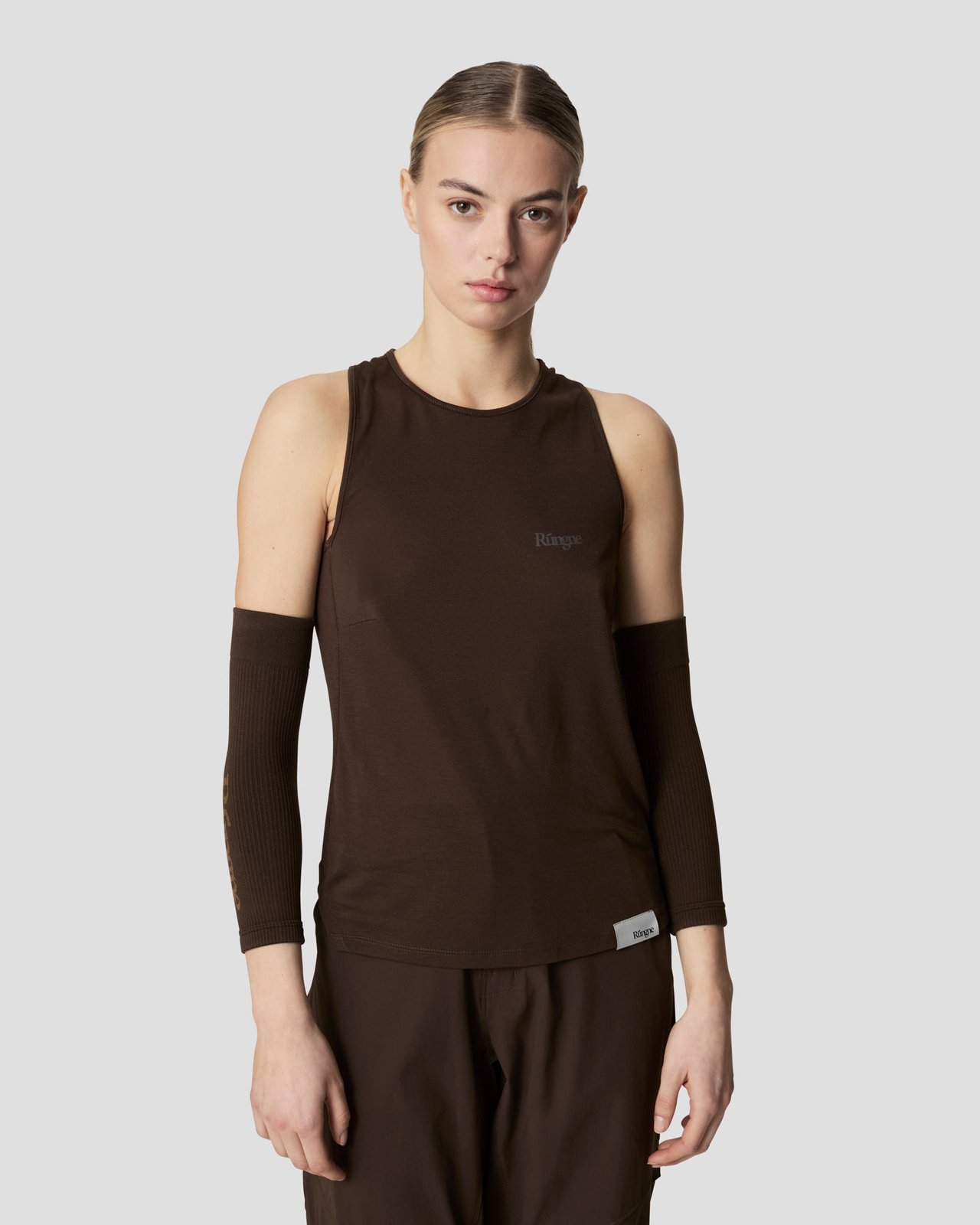 rungne_modelshot_womens-sloper-tank-top_pos03_forged-iron