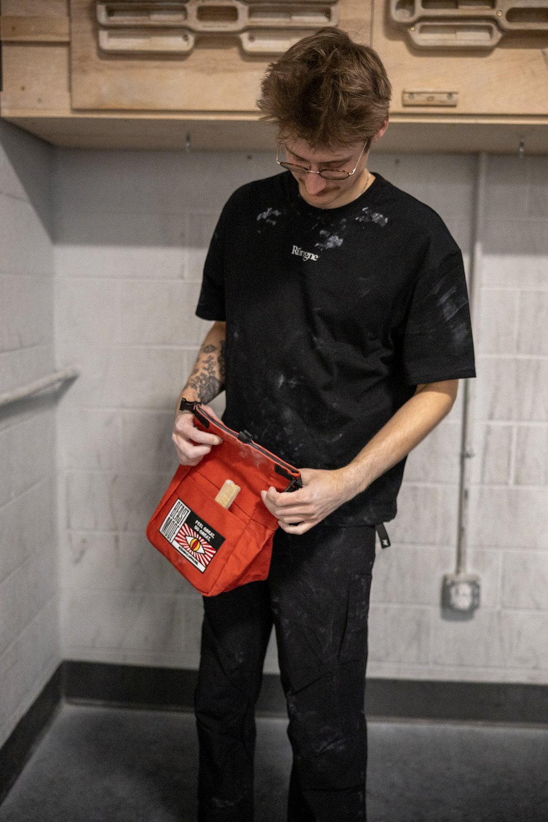 rungne_lifestyle_harness-wideleg-pants--beast-mode-chalk-bucket--x-ray-tee_023