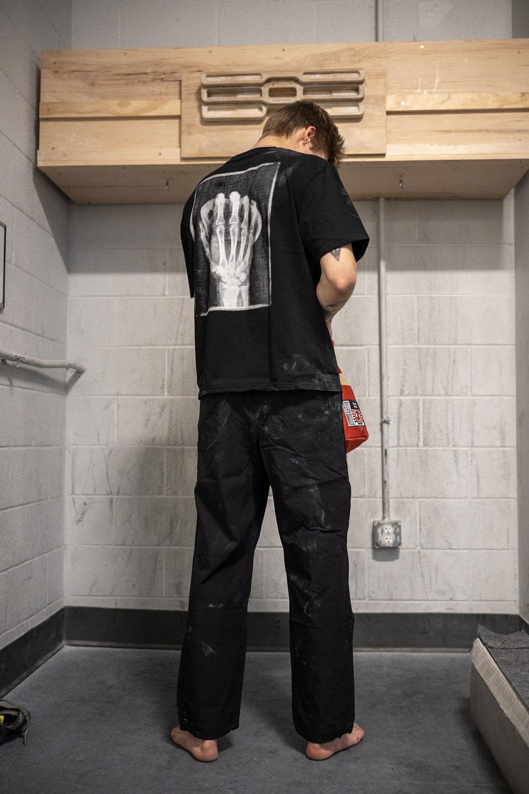 rungne_lifestyle_harness-wideleg-pants--beast-mode-chalk-bucket--x-ray-tee_020