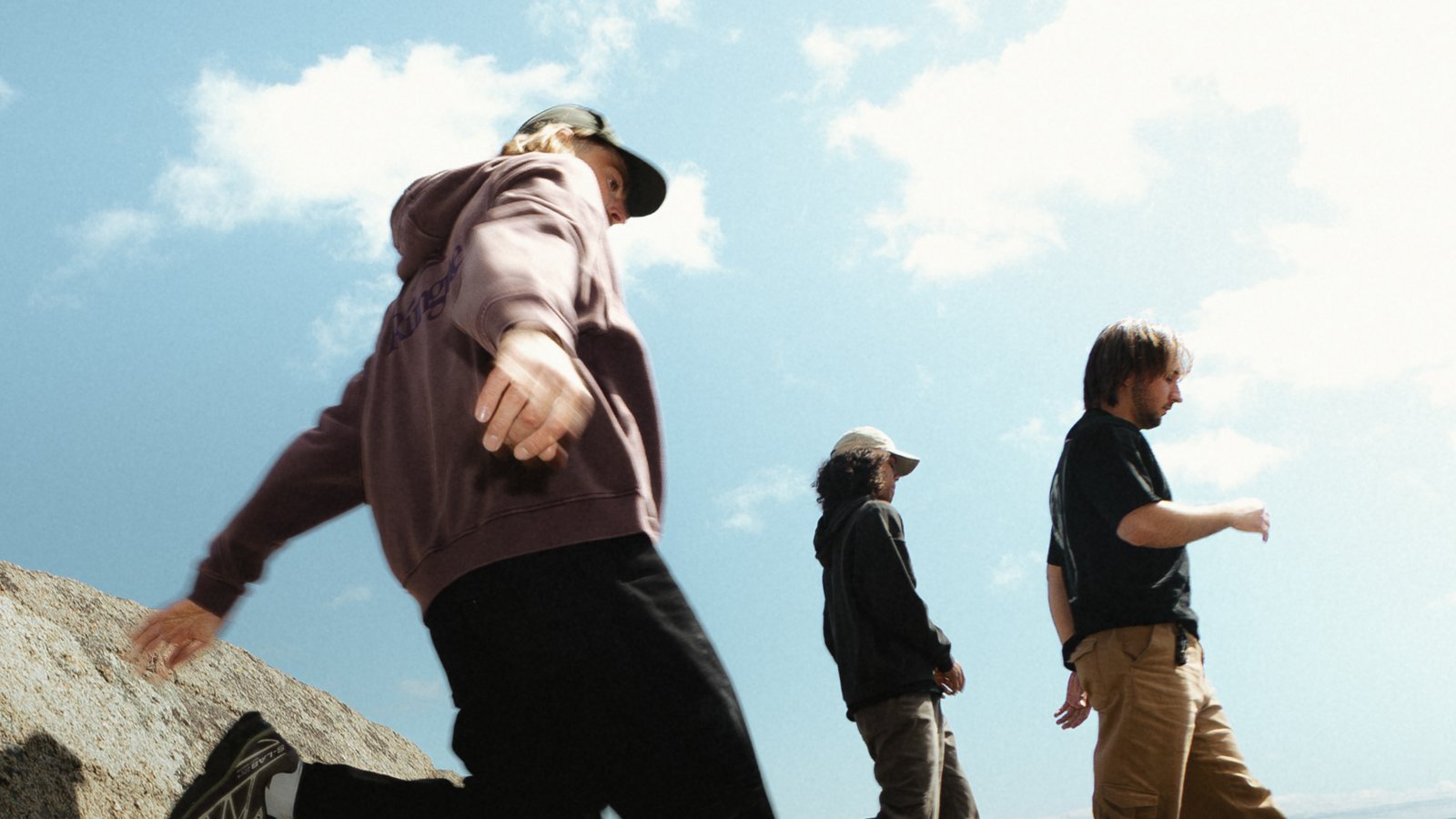 rungne_lifestyle_x-ray-tee--highballer-utility-soft-stretch--project-hoodie_002