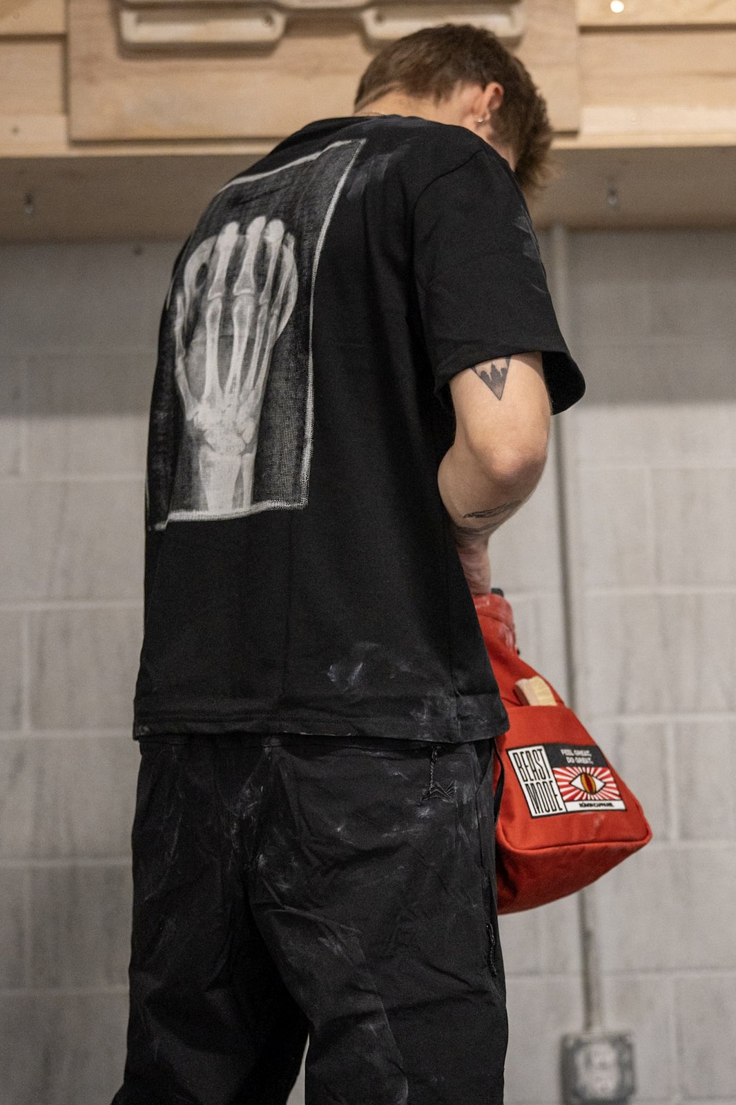 rungne_lifestyle_harness-wideleg-pants--beast-mode-chalk-bucket--x-ray-tee_022
