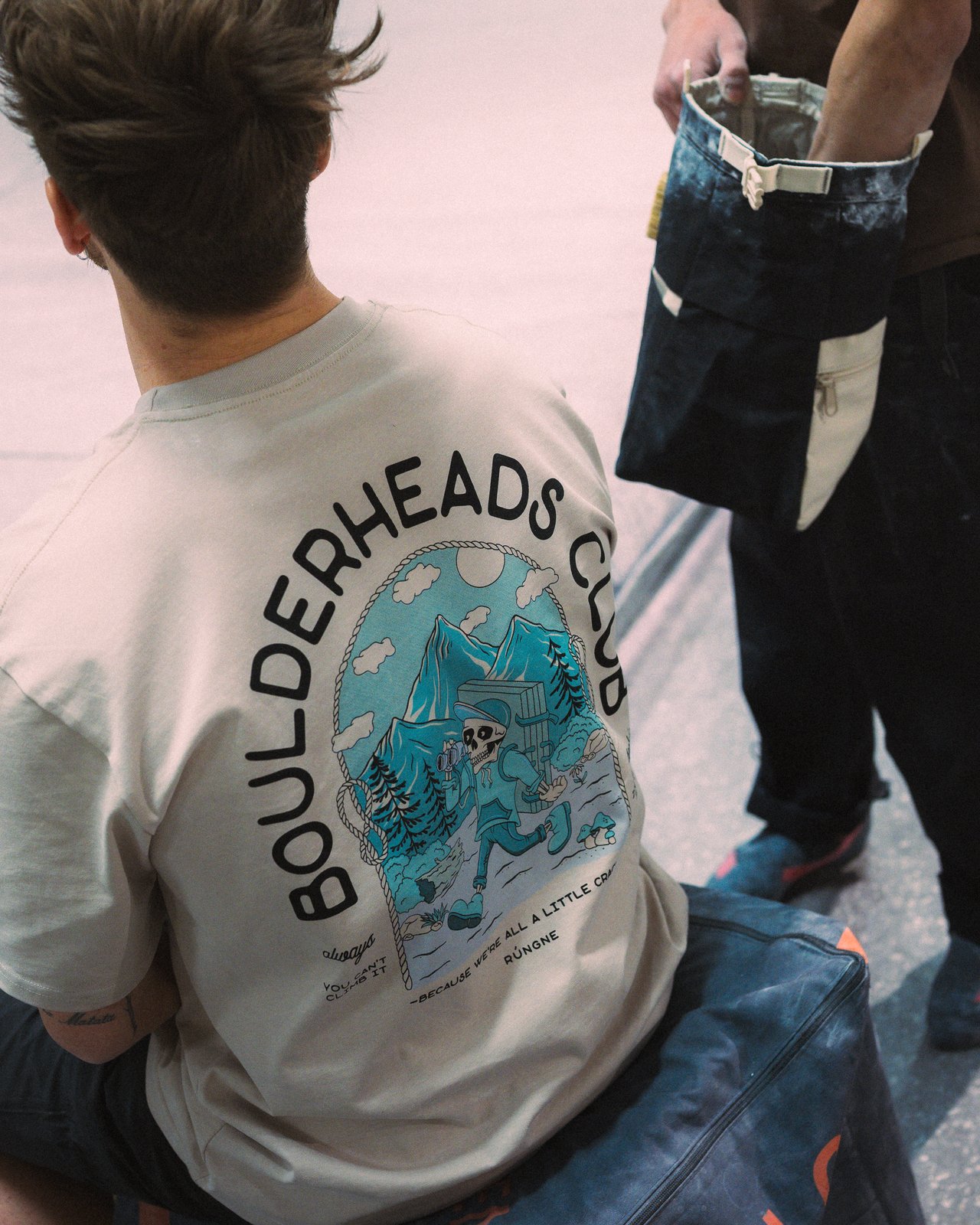 rungne_lifestyle_boulderheads-tee--craft-chalk-bucket