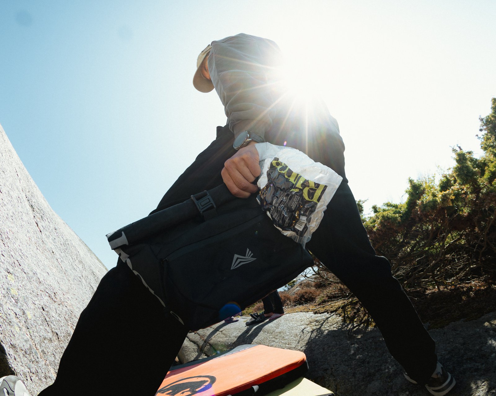 rungne_lifestyle_magdust-pro-chalk--highballer-soft-stretch--project-crewneck