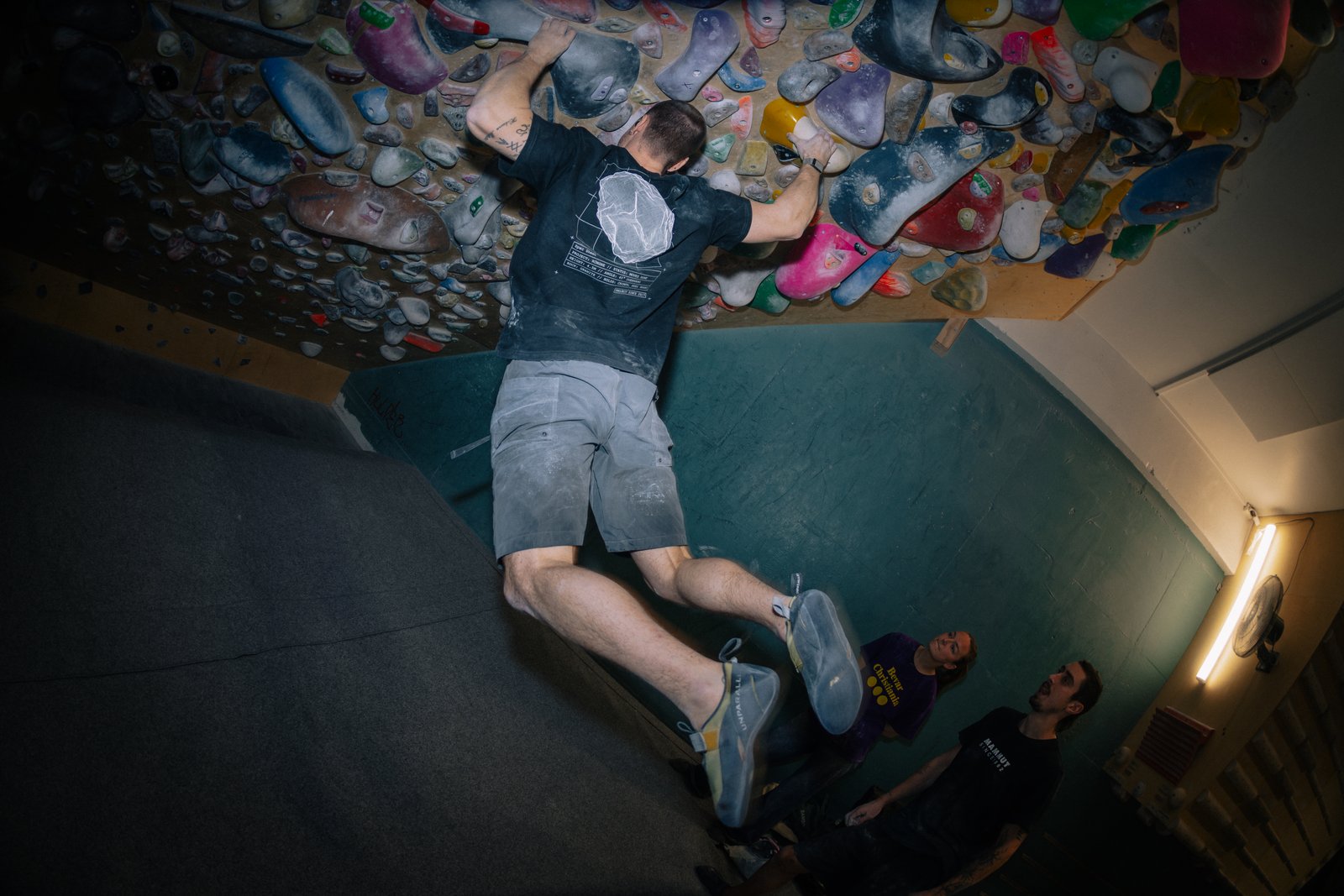 rungne_lifestyle_flow-shorts--open-project-tee_005