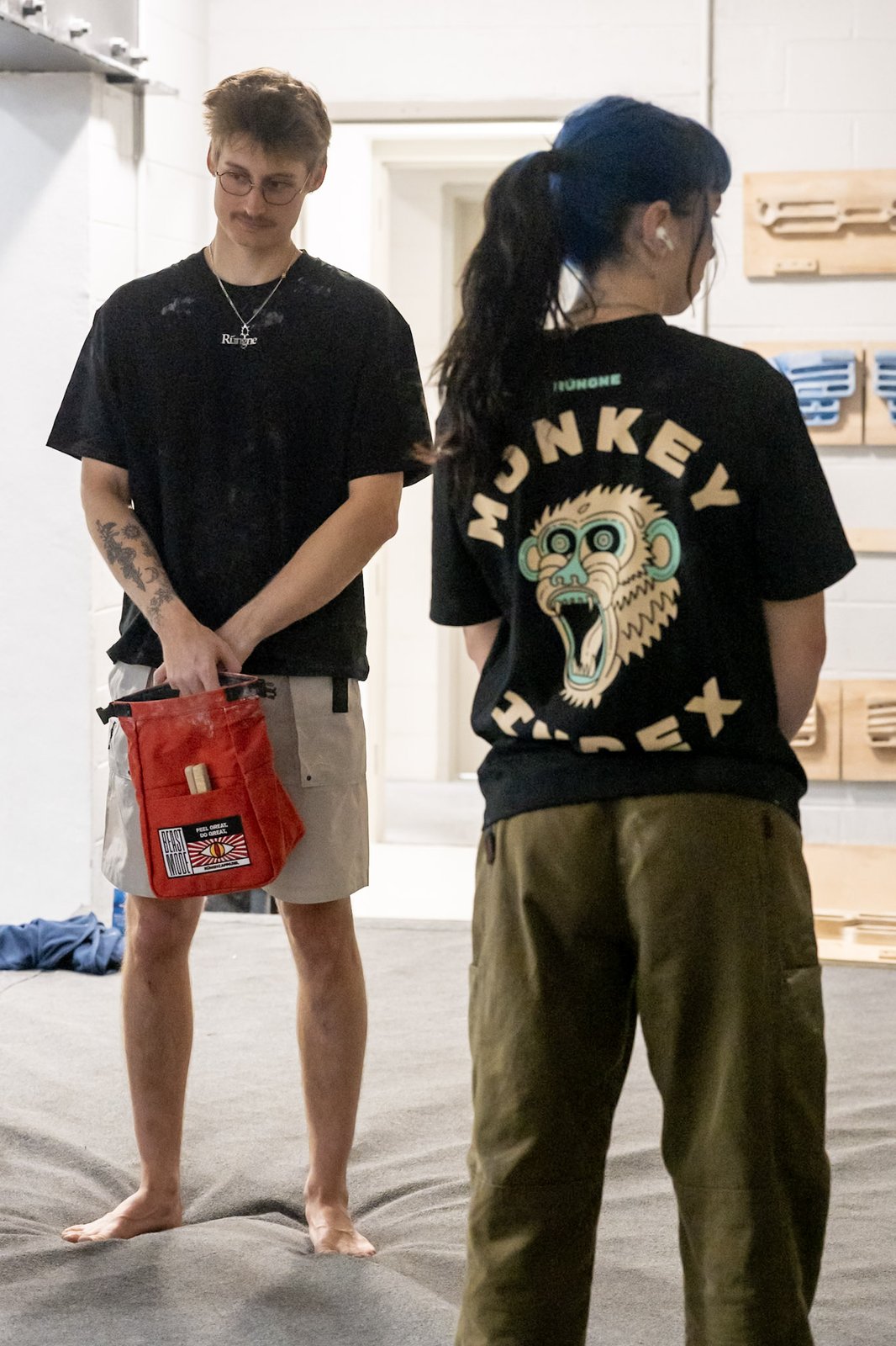 rungne_lifestyle_flow-shorts--monkey-index-tee-regular-fit--beast-mode-chalk-bucket_002