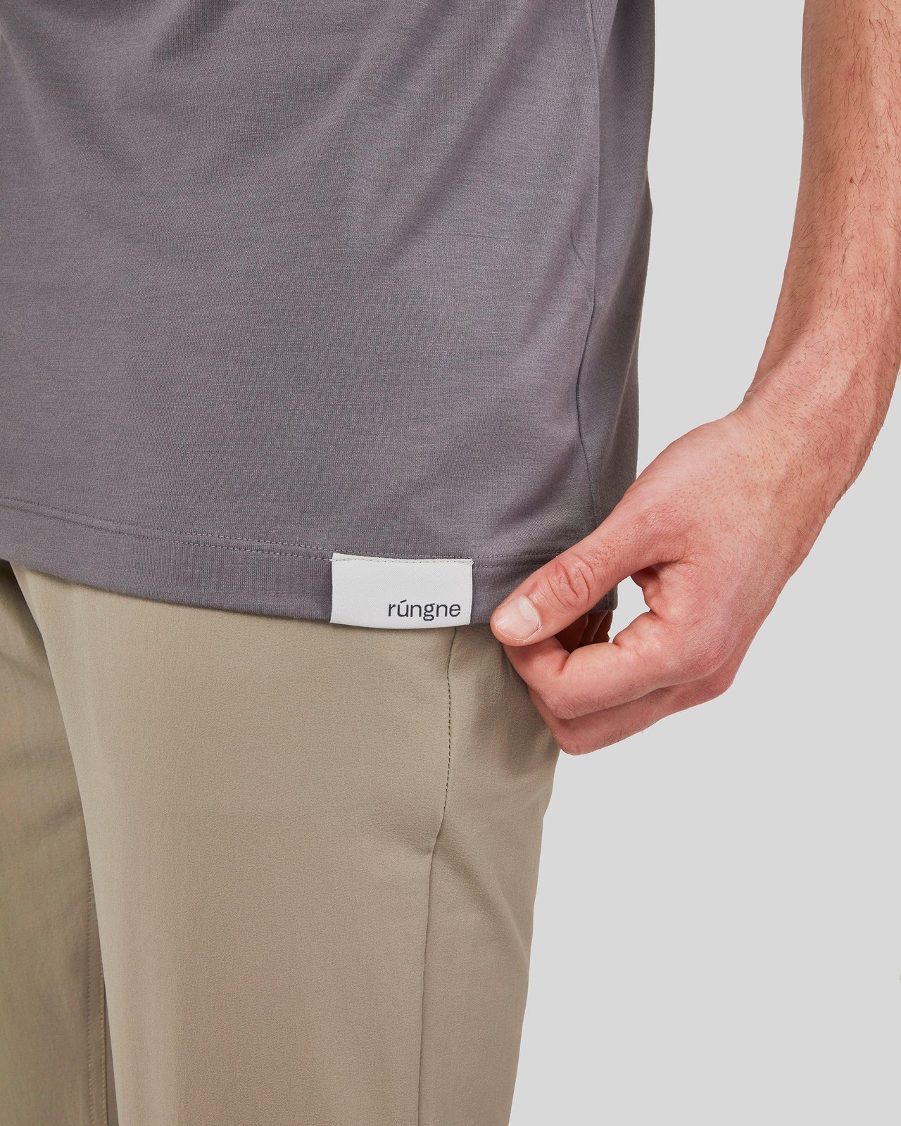 rungne_modelshot_sloper-upgrade-tee_pos05