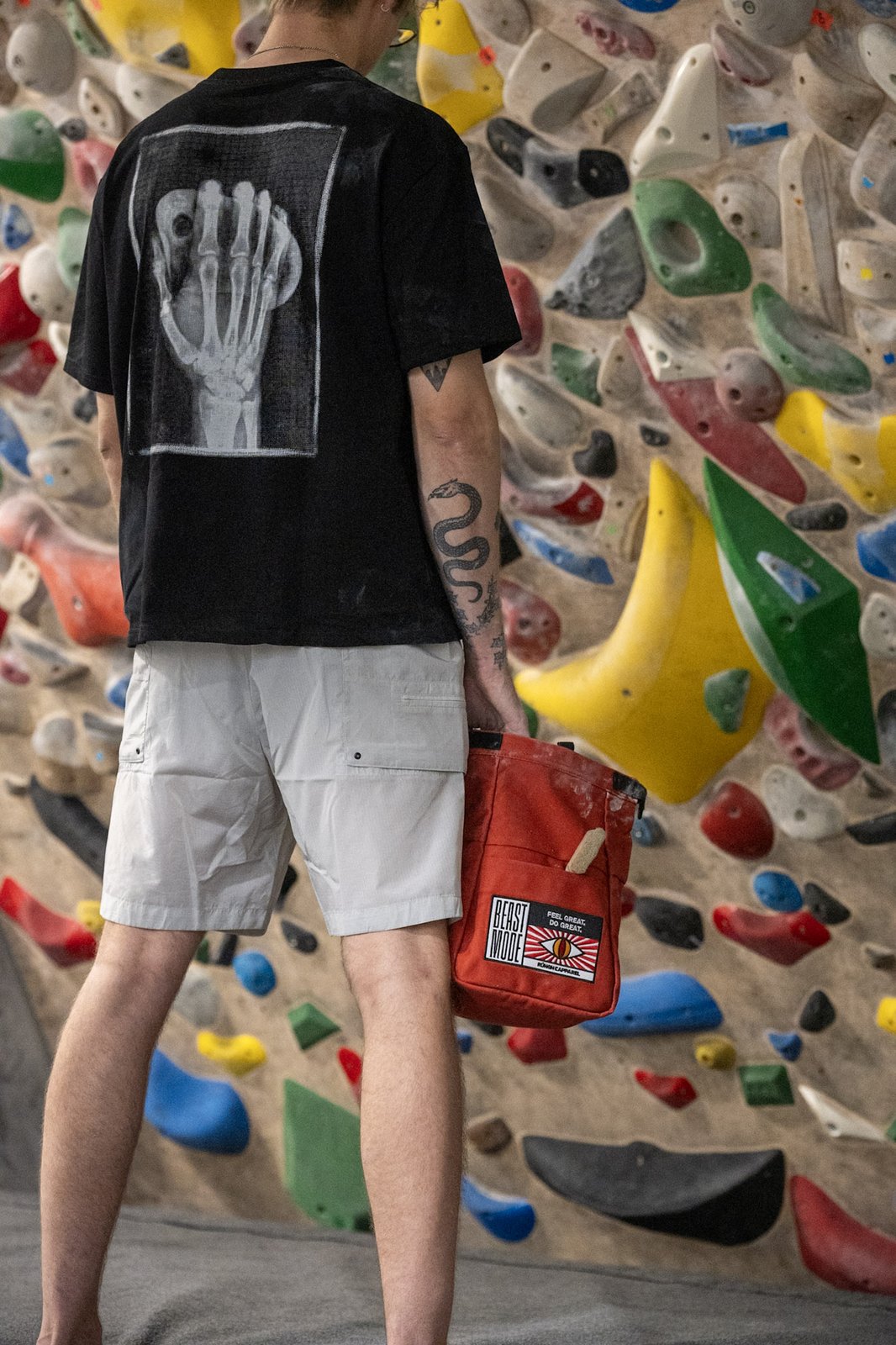 rungne_lifestyle_flow-shorts--beast-mode-chalk-bucket--x-ray-tee_008