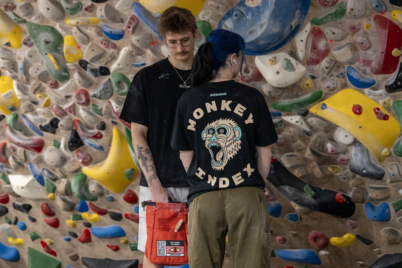 rungne_lifestyle_flow-shorts--monkey-index-tee-regular-fit--beast-mode-chalk-bucket_021