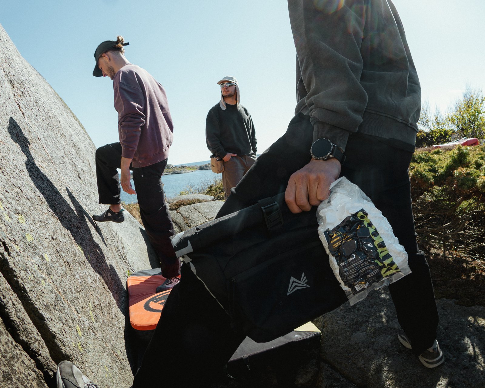 rungne_lifestyle_magdust-pro-chalk--harness-wideleg-pants--craft-chalk-bag_003