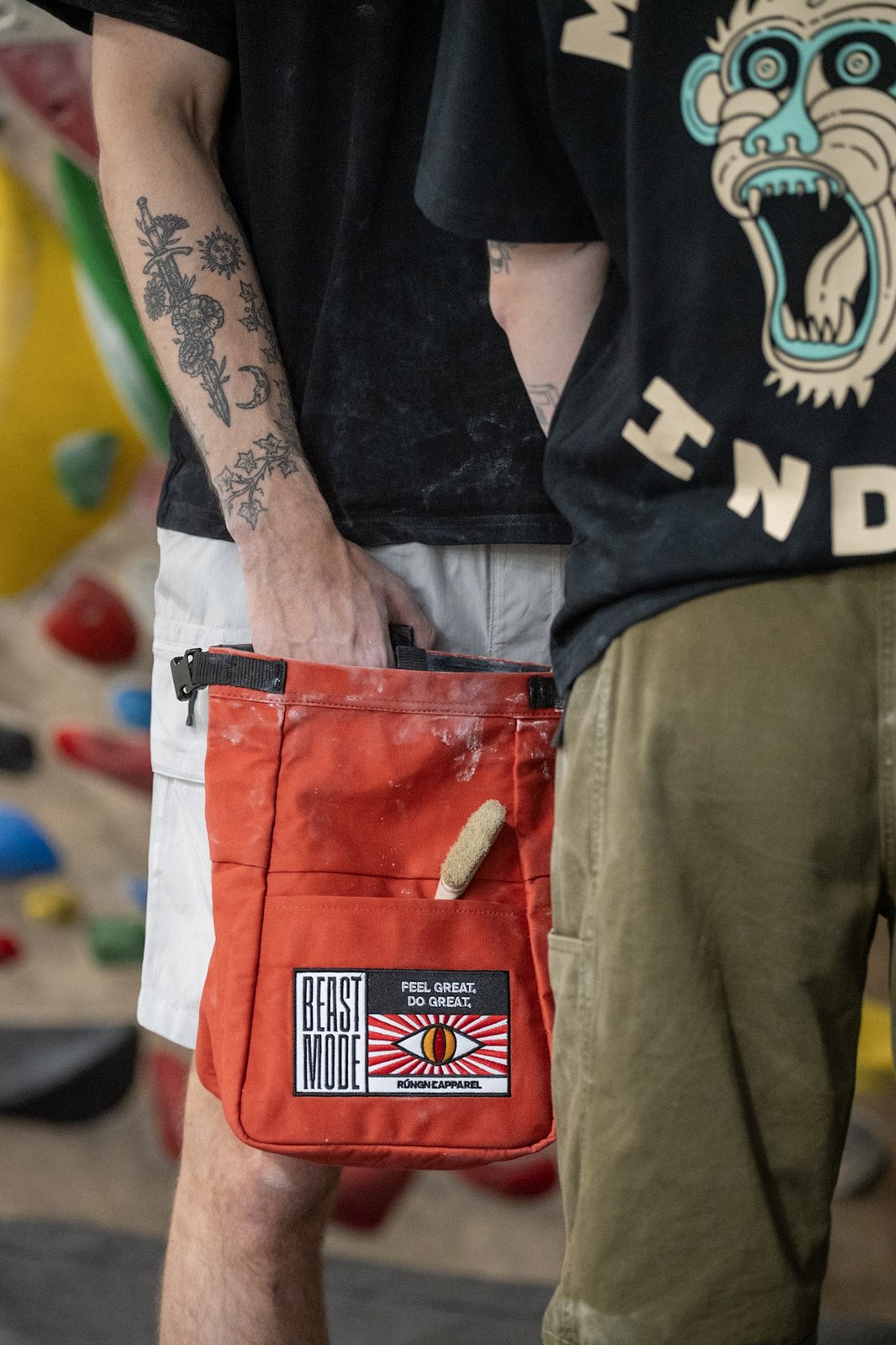 rungne_lifestyle_flow-shorts--monkey-index-tee-regular-fit--beast-mode-chalk-bucket_022