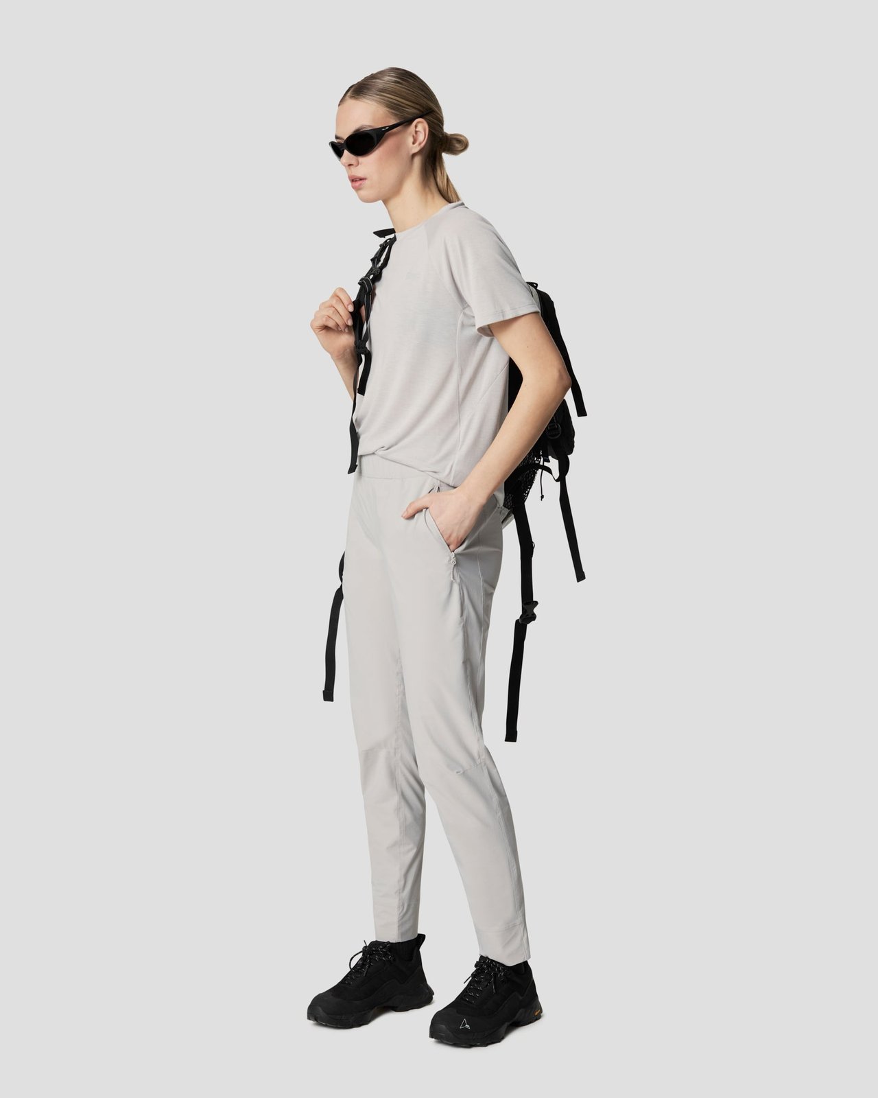 rungne_modelshot_womens-sloper-tee_pos13_oyster-mushroom