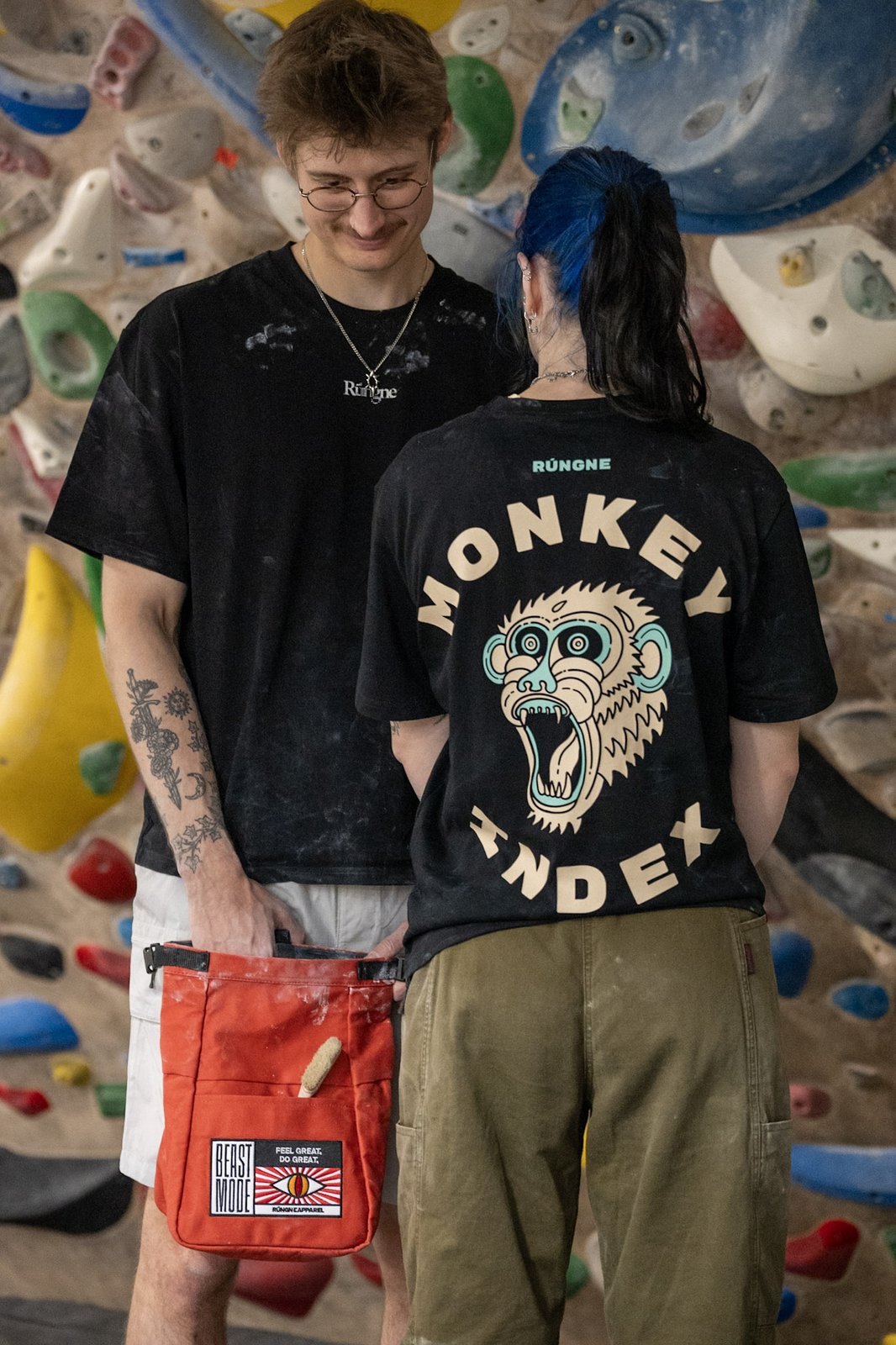 rungne_lifestyle_flow-shorts--monkey-index-tee-regular-fit--beast-mode-chalk-bucket_020