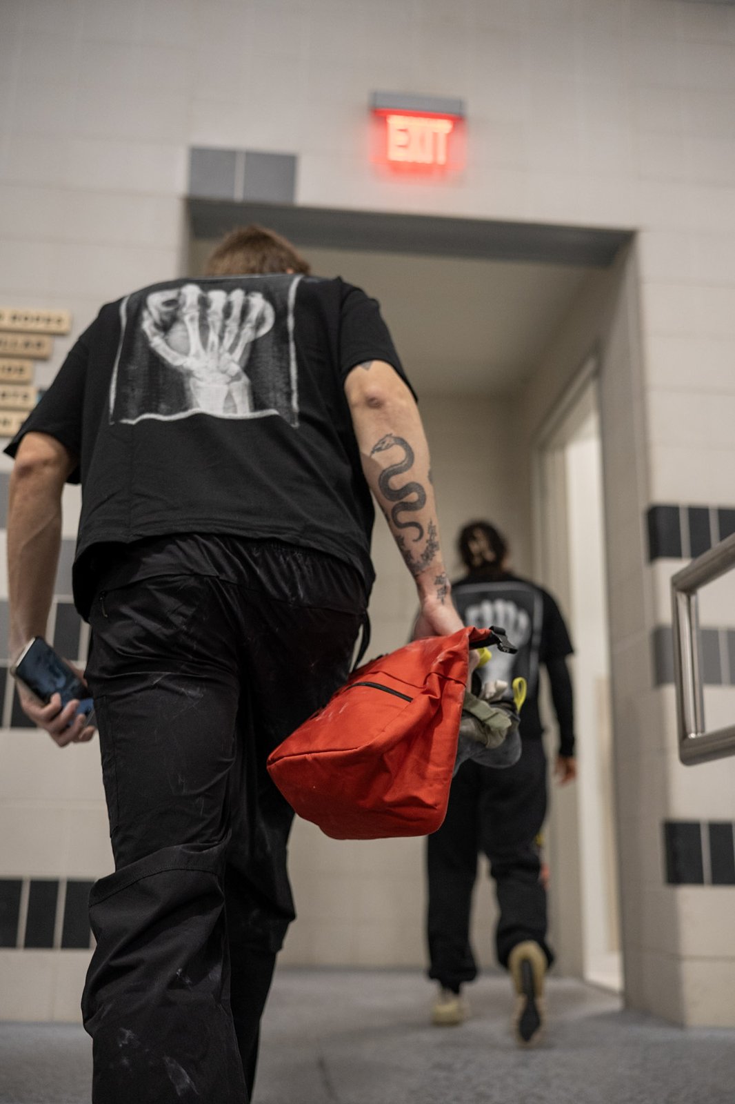 rungne_lifestyle_harness-wideleg-pants--beast-mode-chalk-bucket--x-ray-tee_004