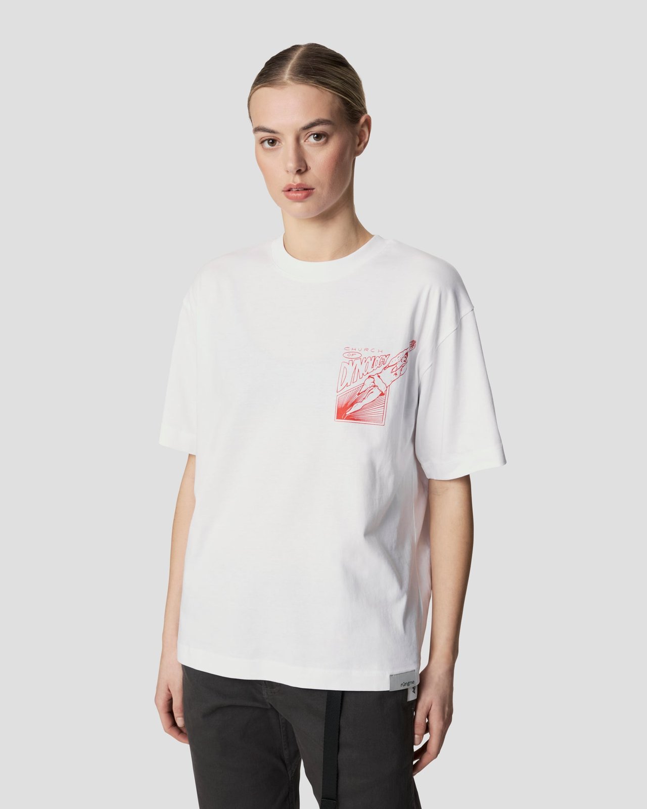 rungne_modelshot_dynology-tee_pos03_white