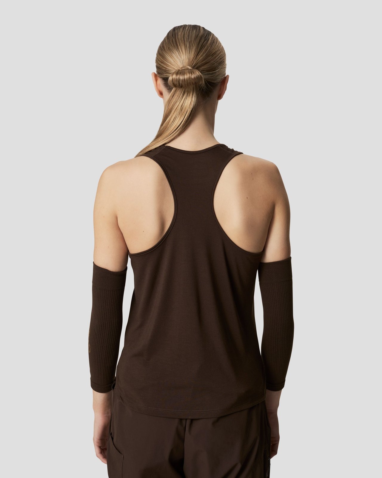 rungne_modelshot_womens-sloper-tank-top_pos06_forged-iron