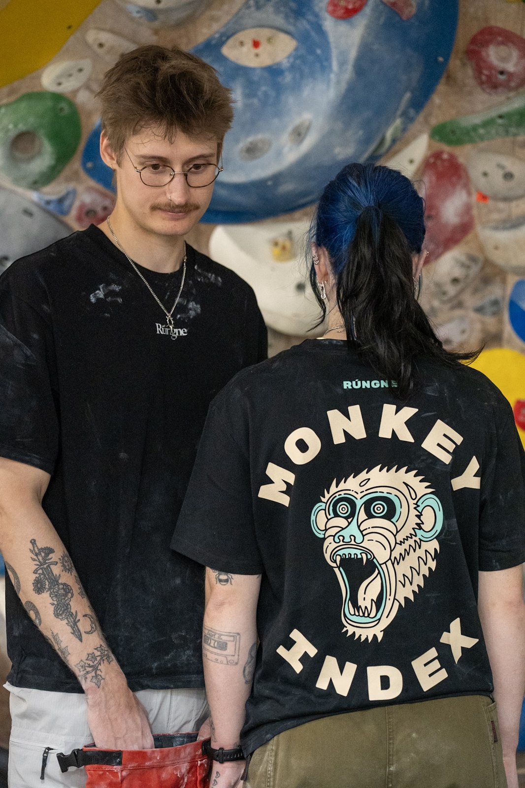 rungne_lifestyle_flow-shorts--monkey-index-tee-regular-fit--beast-mode-chalk-bucket_011
