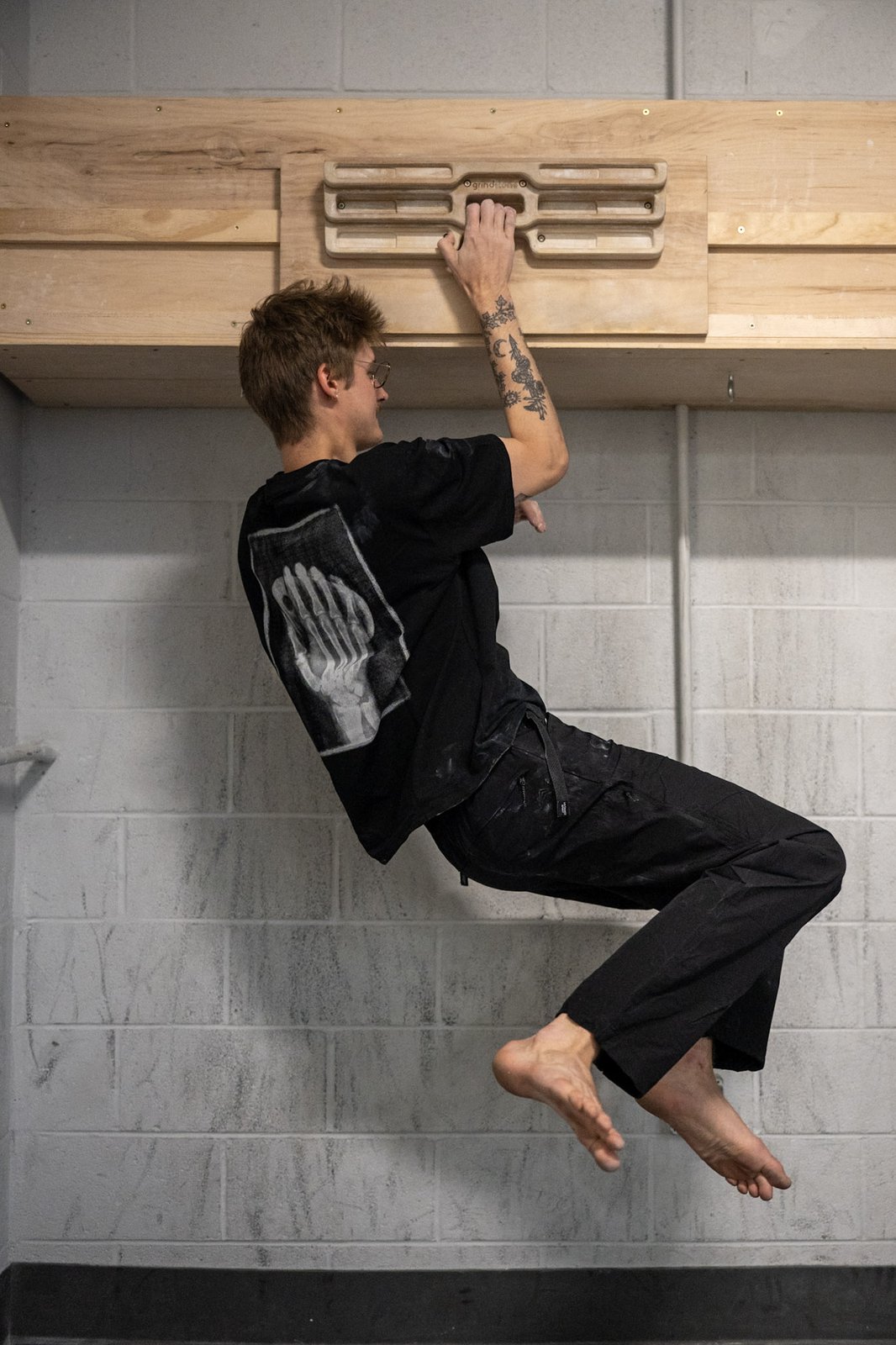 rungne_lifestyle_harness-wideleg-pants--beast-mode-chalk-bucket--x-ray-tee_031