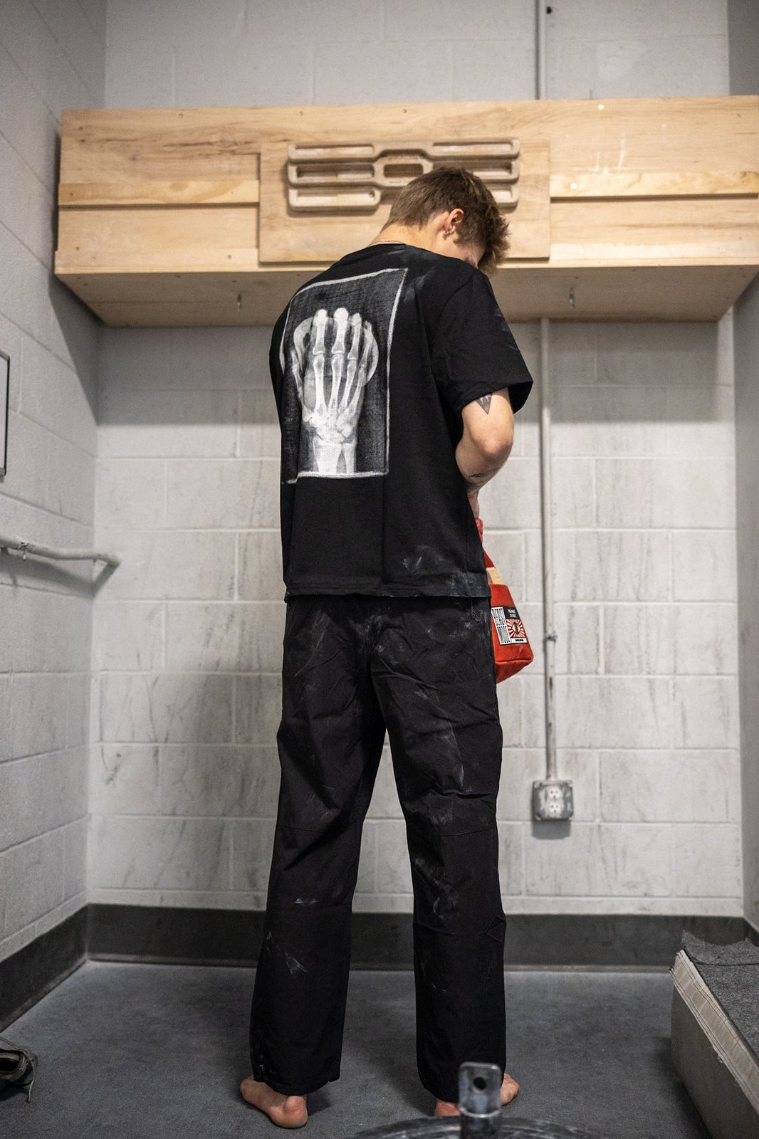 rungne_lifestyle_harness-wideleg-pants--beast-mode-chalk-bucket--x-ray-tee_038