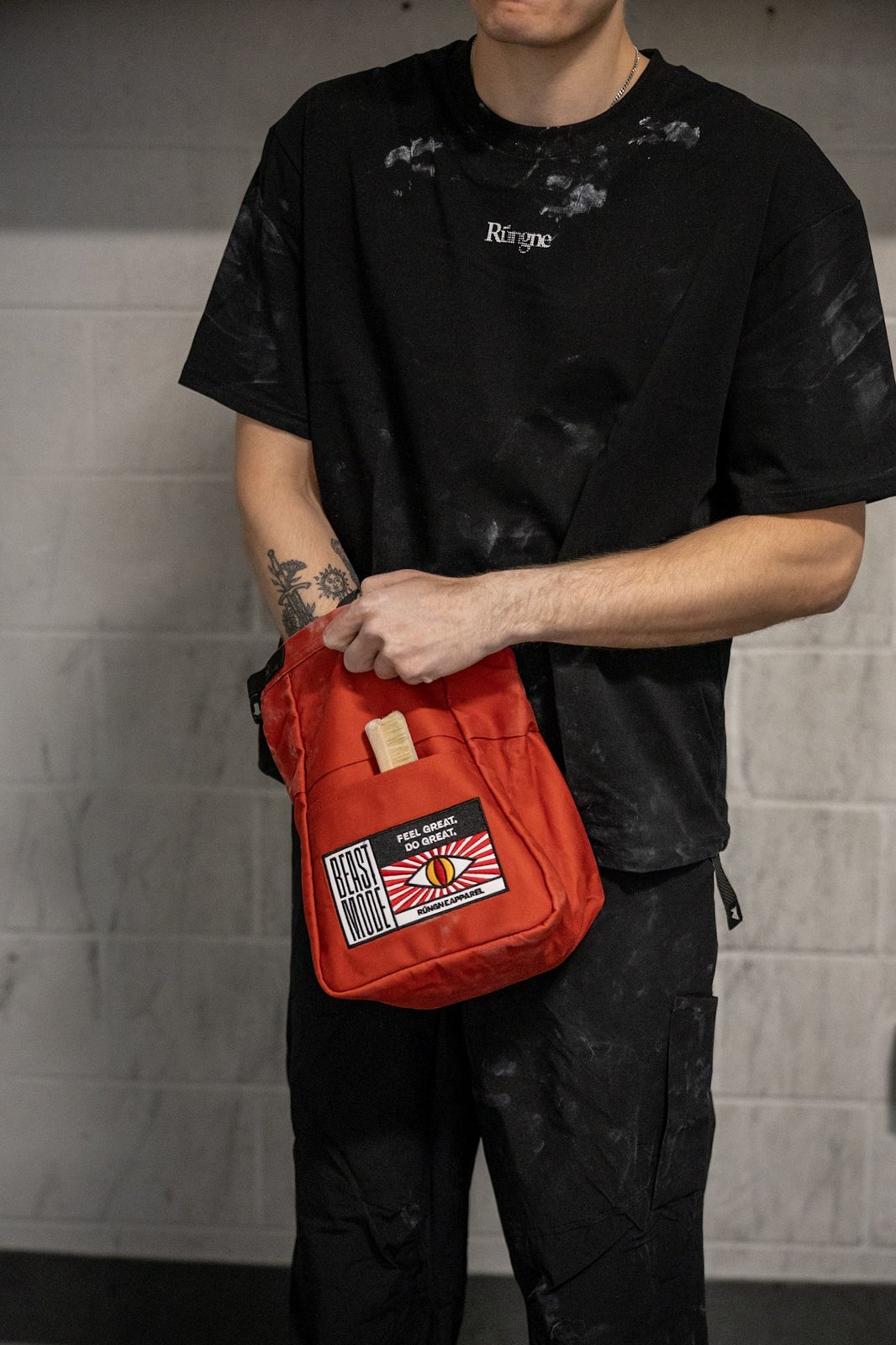 rungne_lifestyle_harness-wideleg-pants--beast-mode-chalk-bucket--x-ray-tee_006