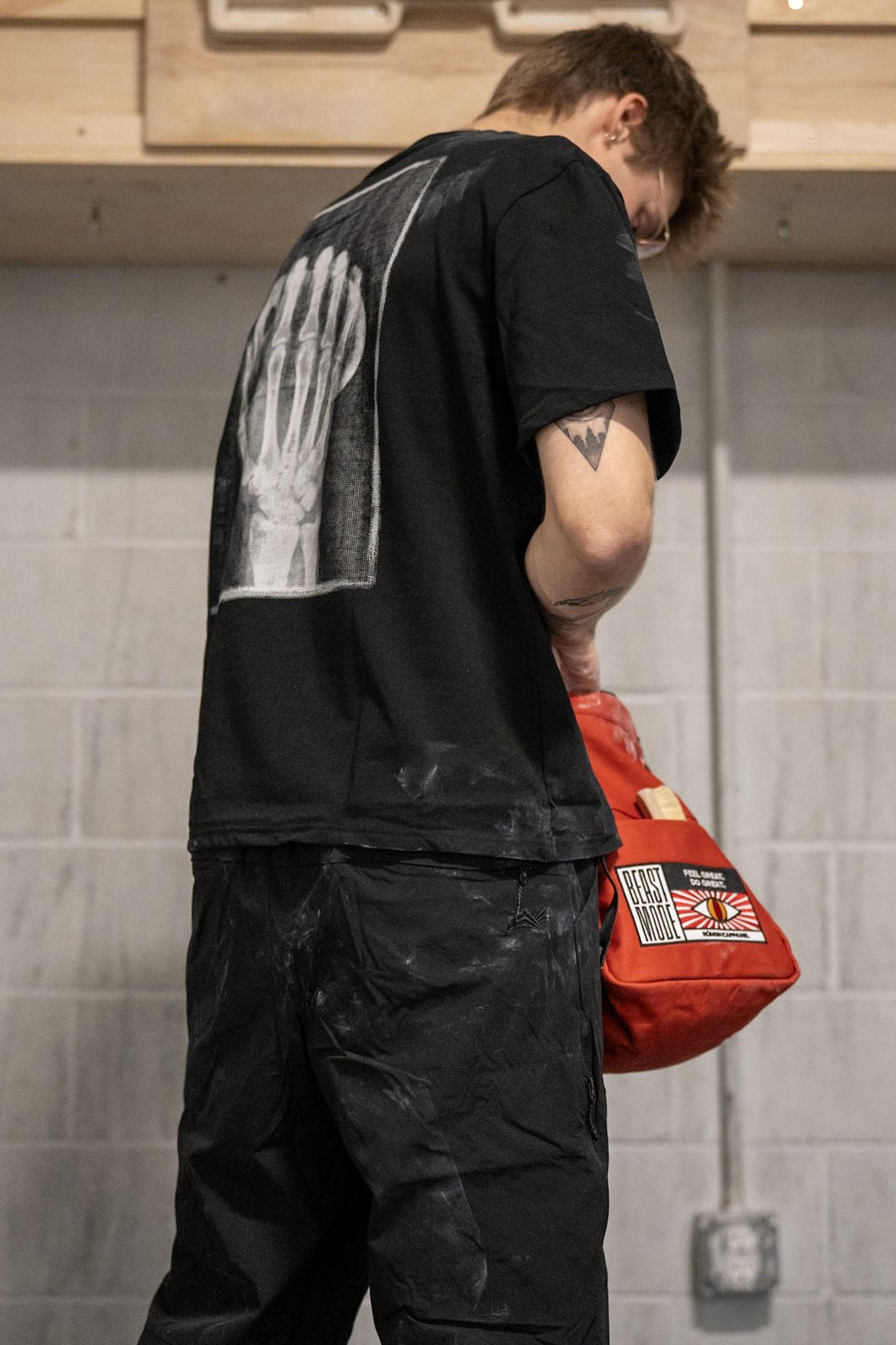rungne_lifestyle_harness-wideleg-pants--beast-mode-chalk-bucket--x-ray-tee_049