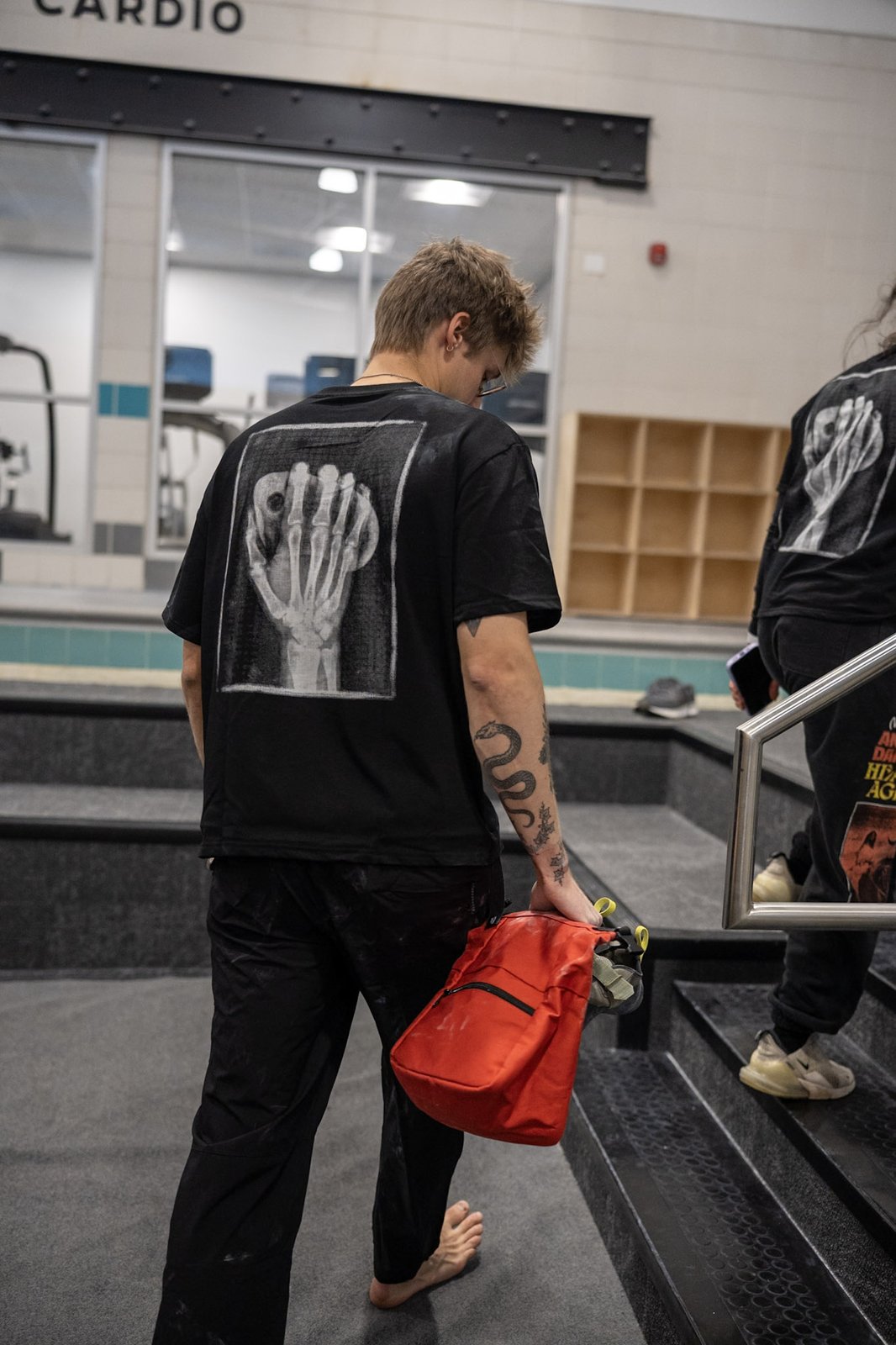 rungne_lifestyle_harness-wideleg-pants--beast-mode-chalk-bucket--x-ray-tee_003