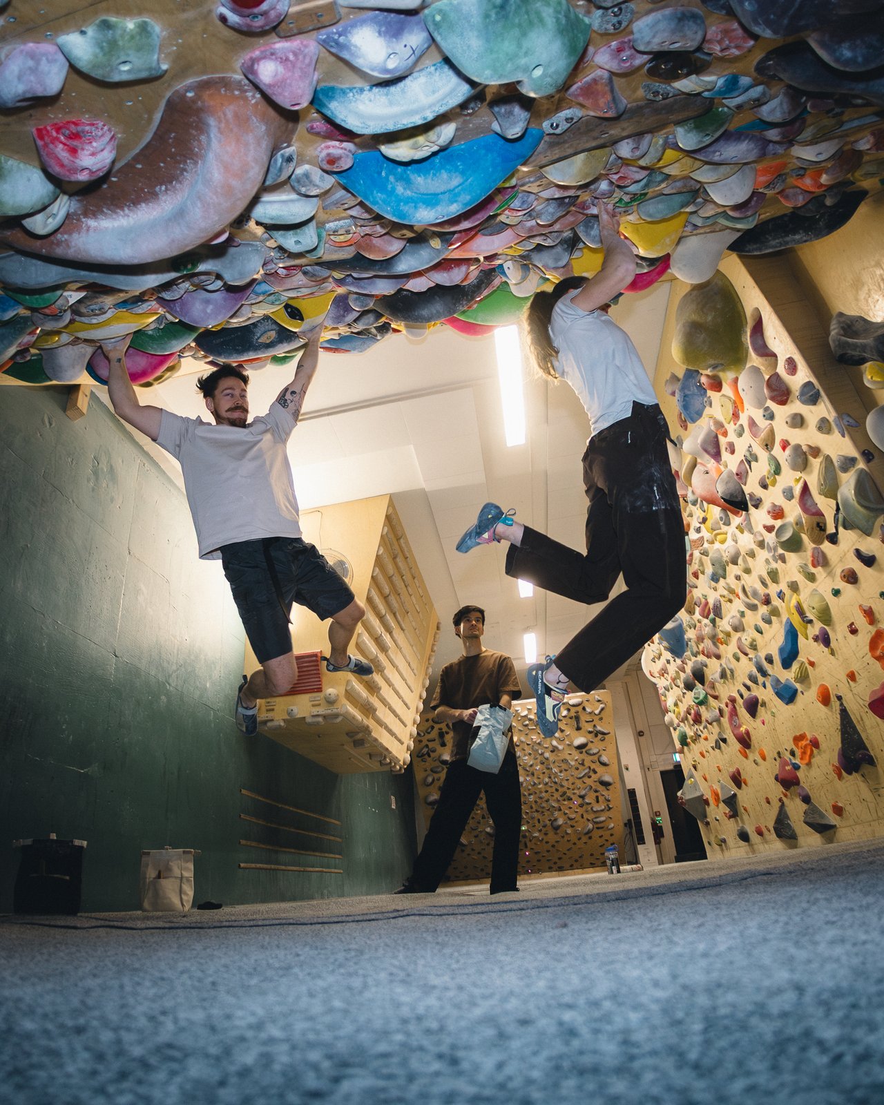 rungne_lifestyle_harness-wideleg-pants--flow-shorts--boulderheads-tee_003
