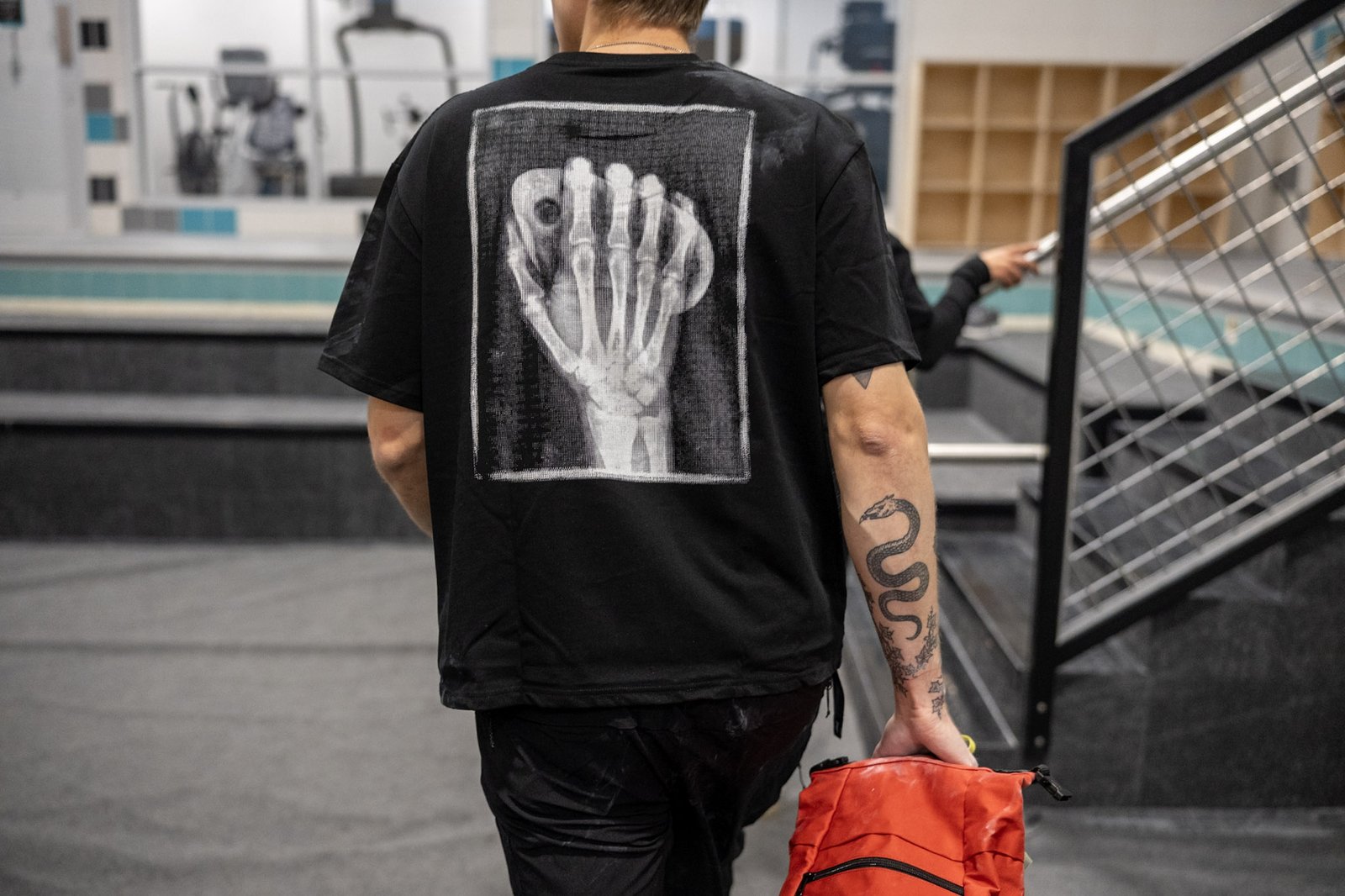 rungne_lifestyle_harness-wideleg-pants--beast-mode-chalk-bucket--x-ray-tee_002