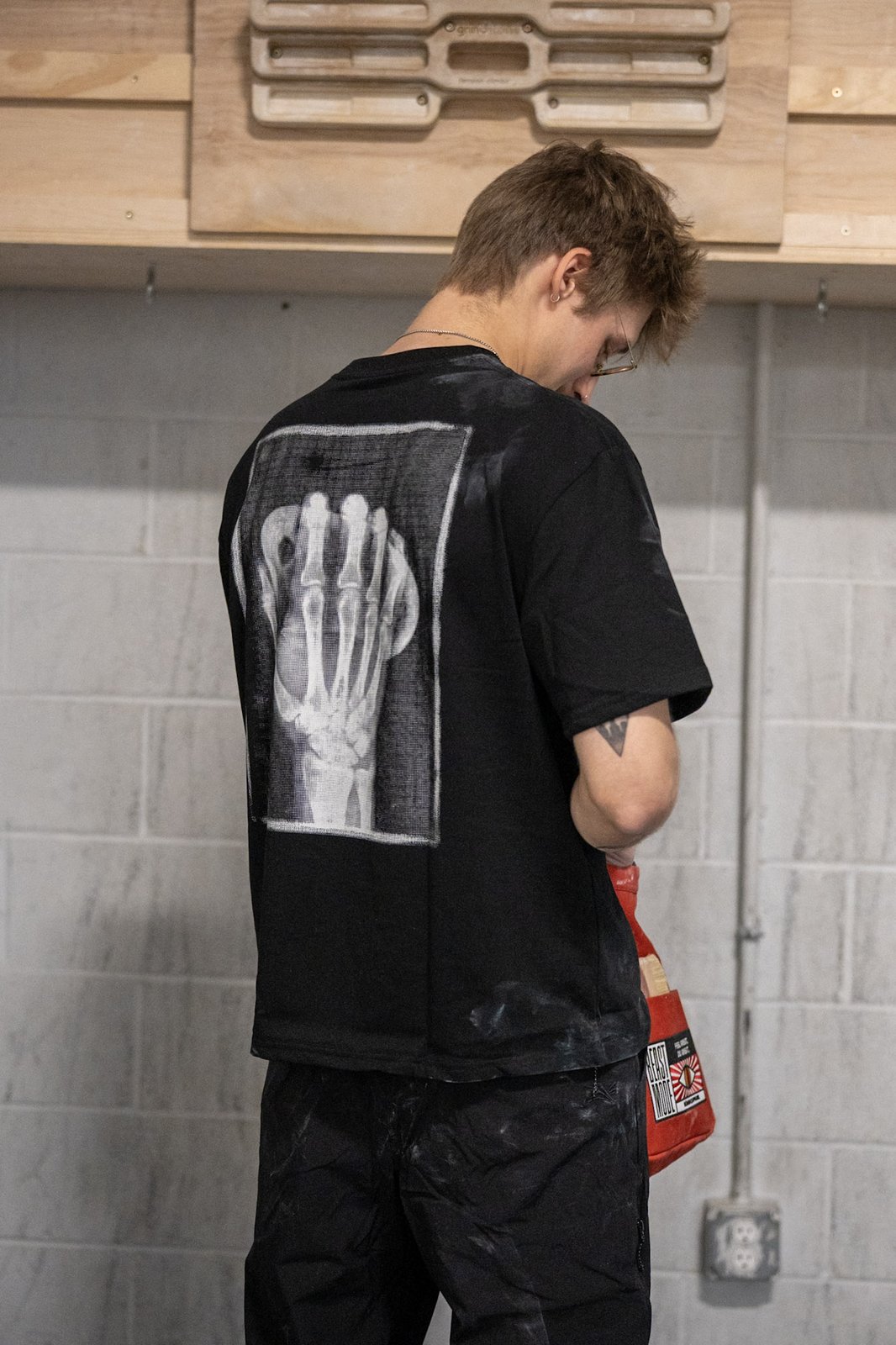 rungne_lifestyle_harness-wideleg-pants--beast-mode-chalk-bucket--x-ray-tee_041