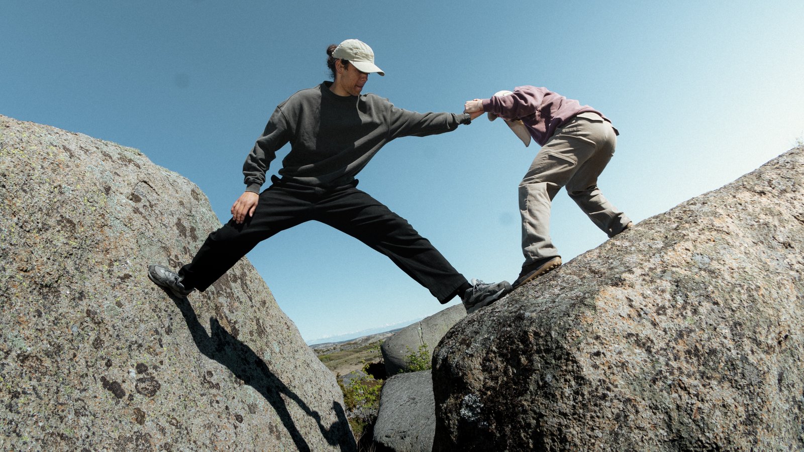 rungne_lifestyle_highballer-soft-stretch--highballer-utility-soft-stretch--project-crewneck_003