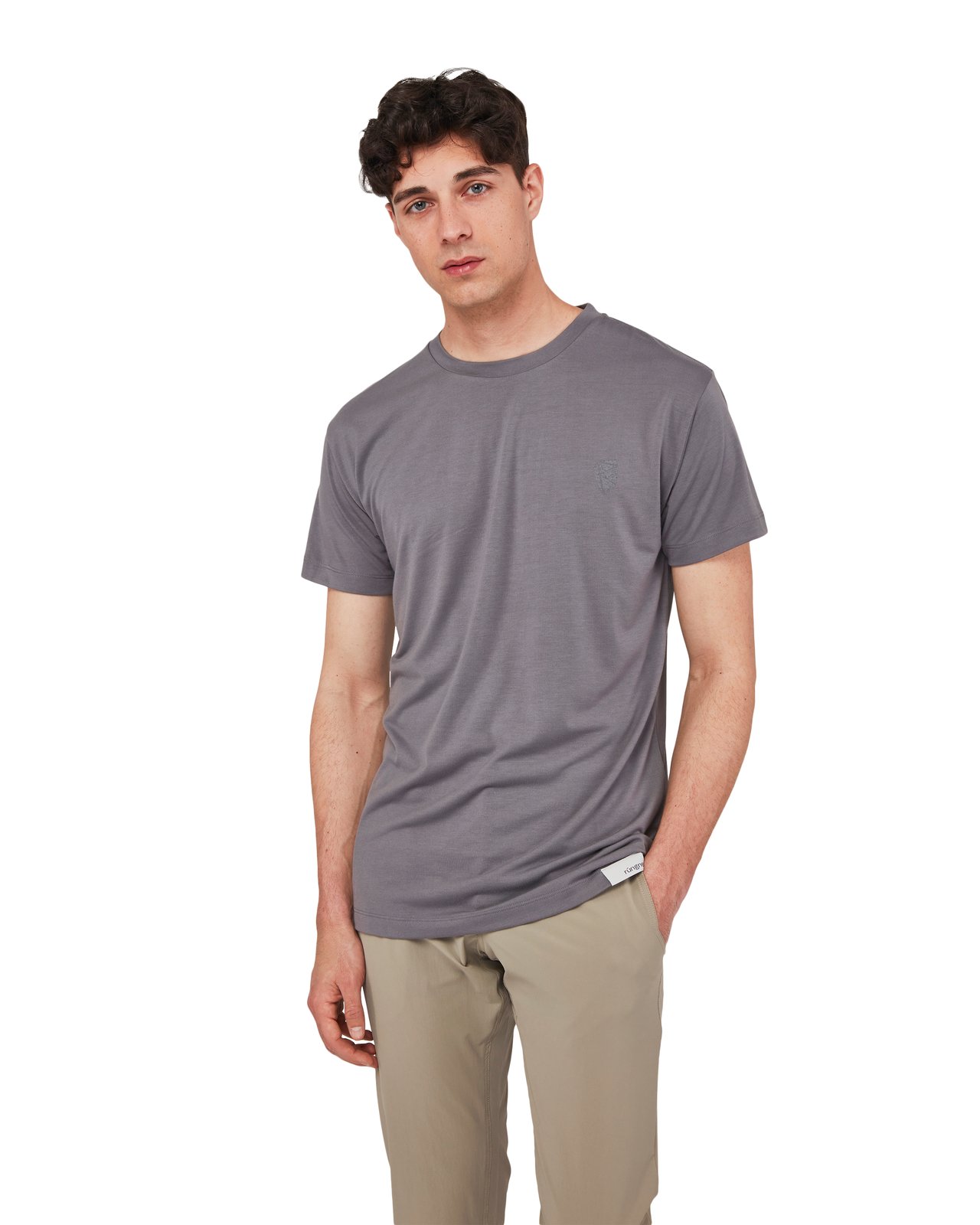 rungne_modelshot_sloper-upgrade-tee_pos03