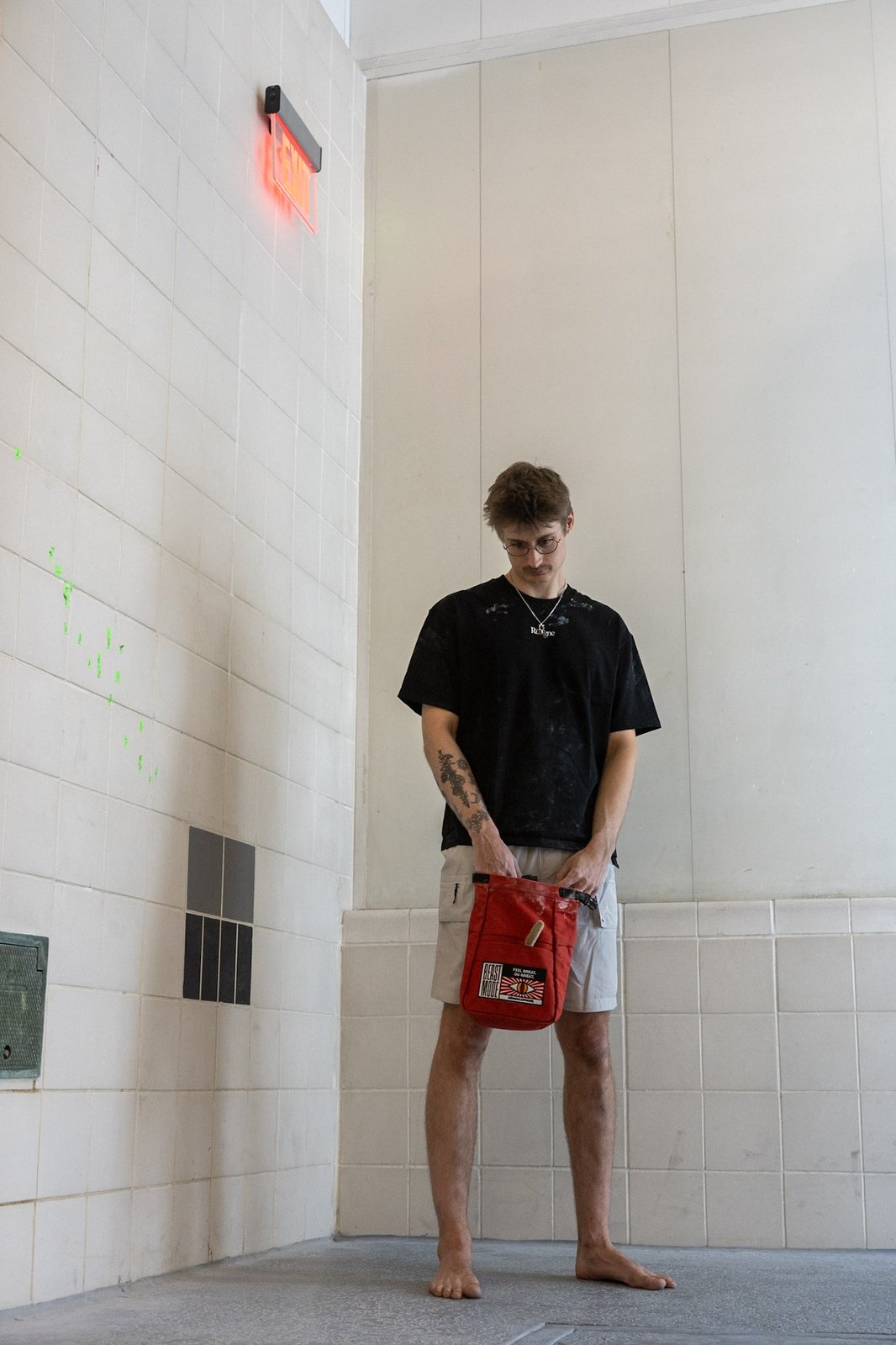 rungne_lifestyle_flow-shorts--beast-mode-chalk-bucket--x-ray-tee_010