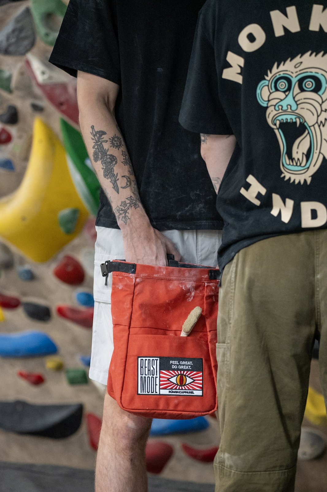 rungne_lifestyle_flow-shorts--monkey-index-tee-regular-fit--beast-mode-chalk-bucket_024