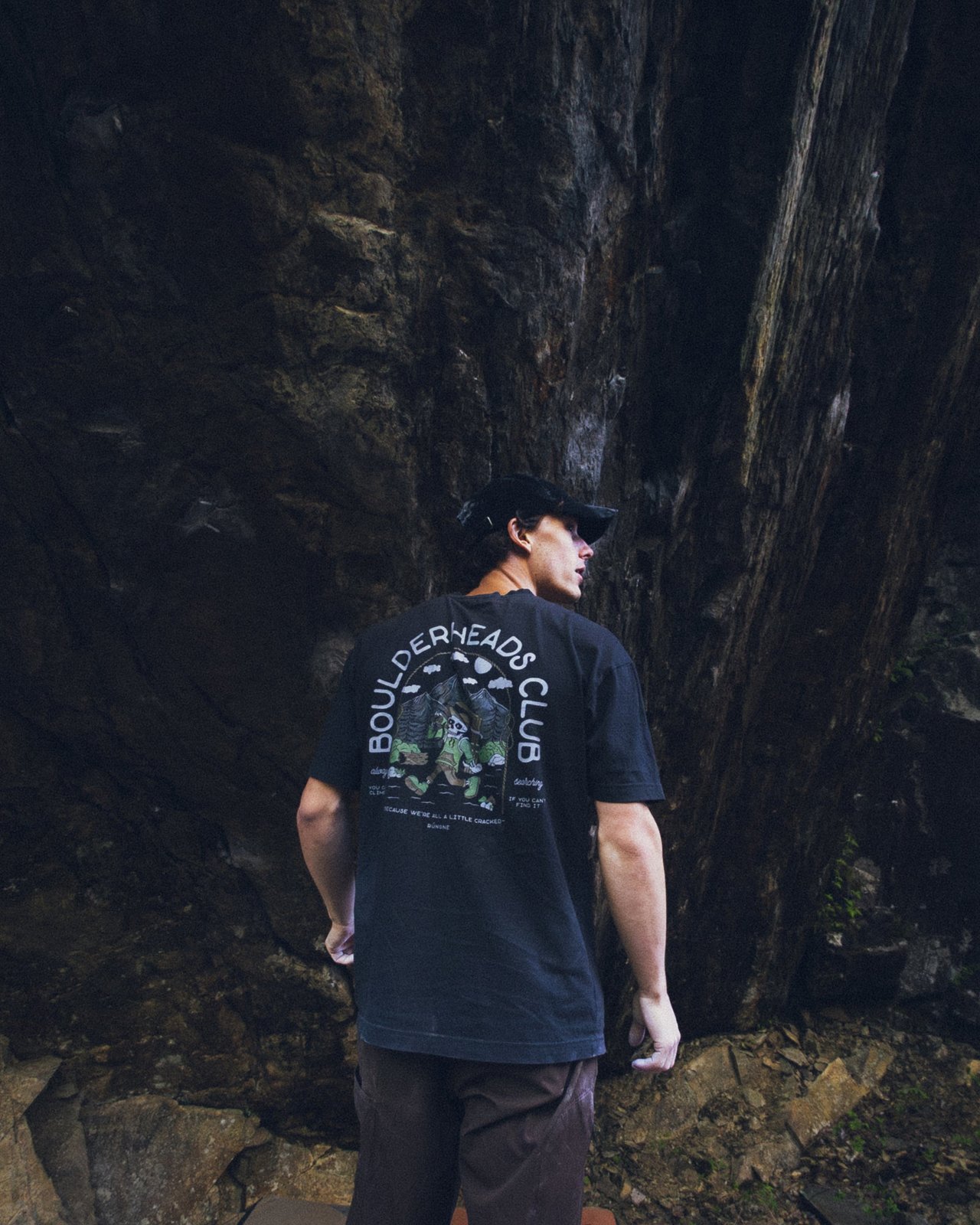 rungne_modelshot_boulderheads-tee-oversized-fit_pos02_black