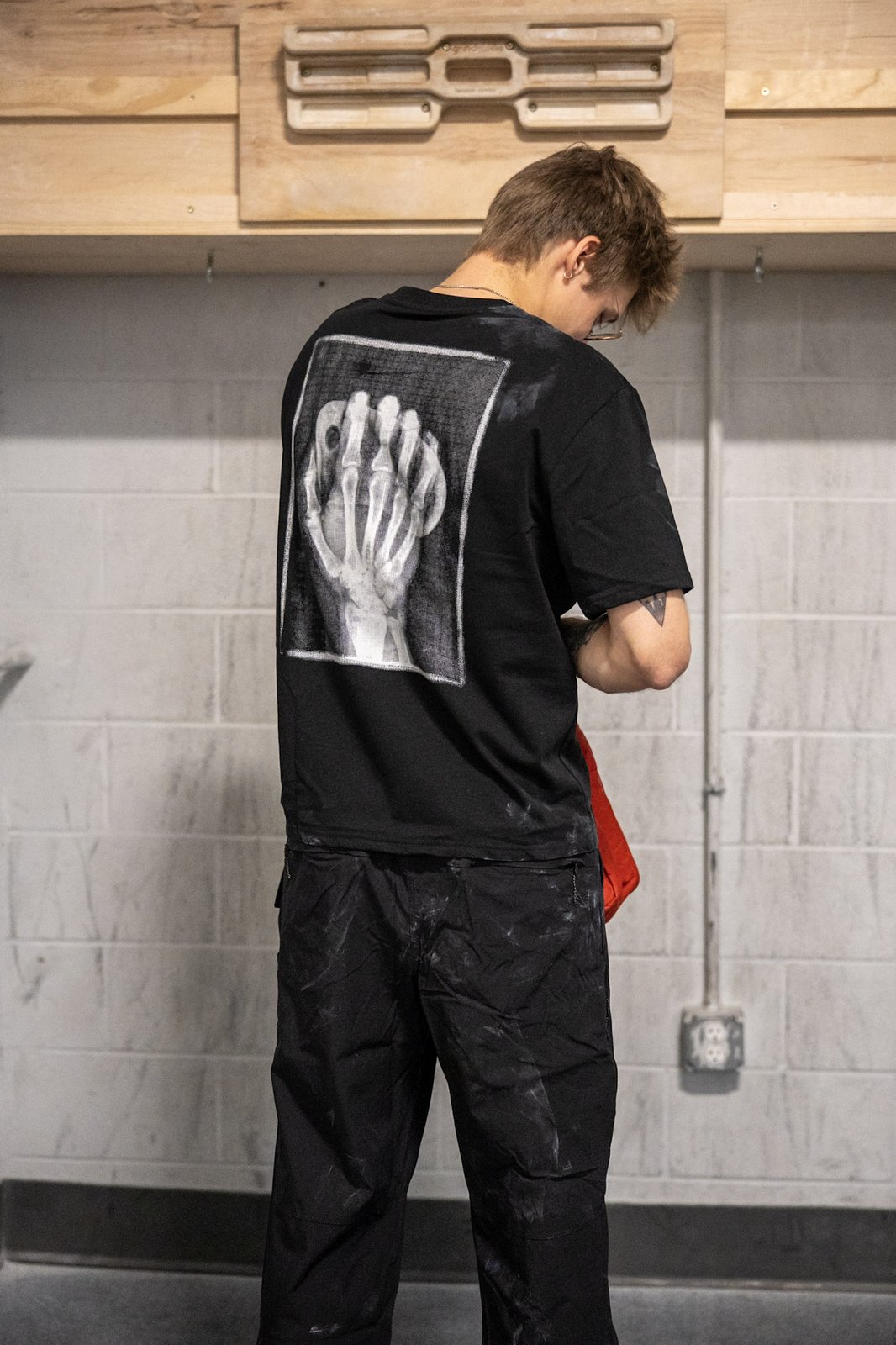 rungne_lifestyle_harness-wideleg-pants--beast-mode-chalk-bucket--x-ray-tee_017