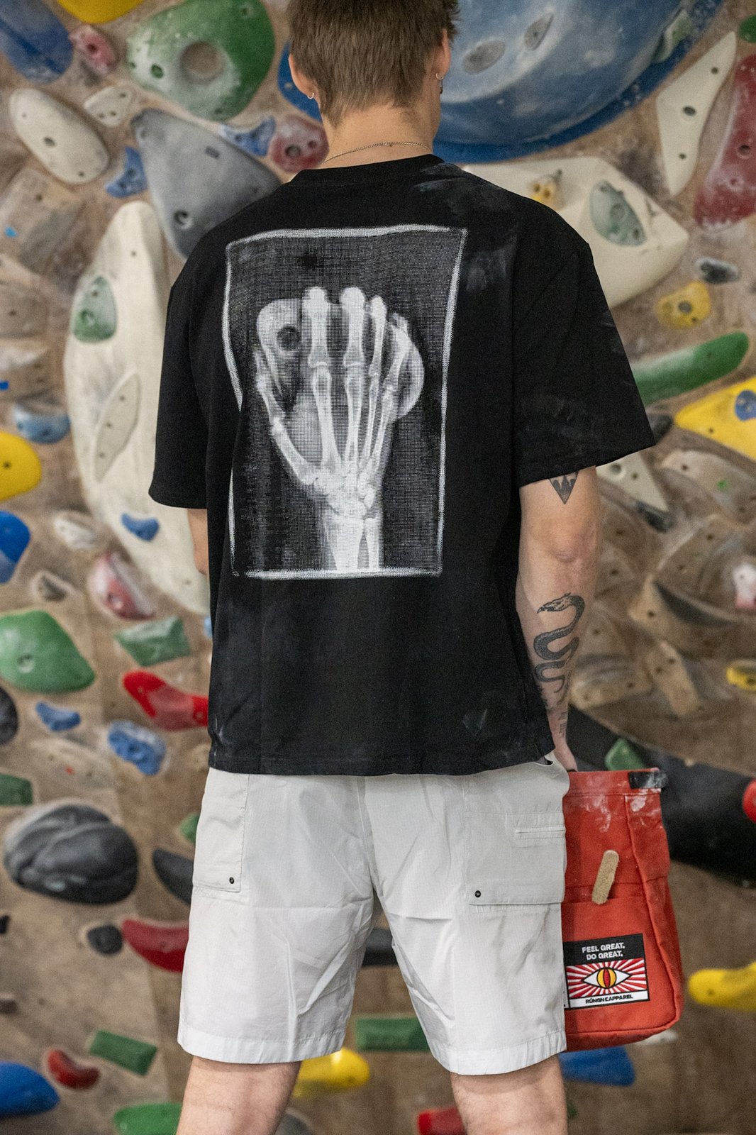 rungne_lifestyle_flow-shorts--beast-mode-chalk-bucket--x-ray-tee_004