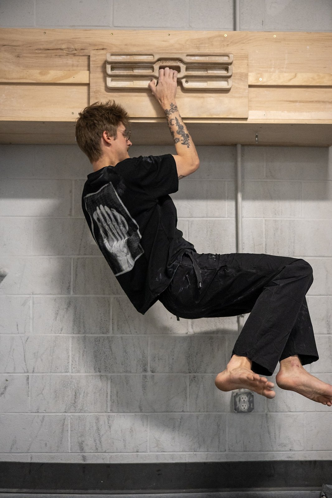 rungne_lifestyle_harness-wideleg-pants--beast-mode-chalk-bucket--x-ray-tee_032