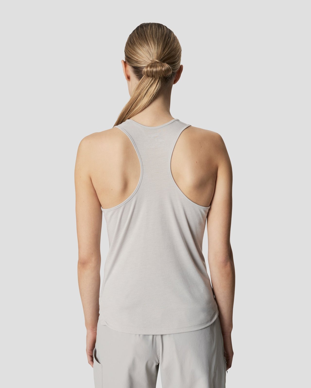 rungne_modelshot_womens-sloper-tank-top_pos08_oyster-mushroom